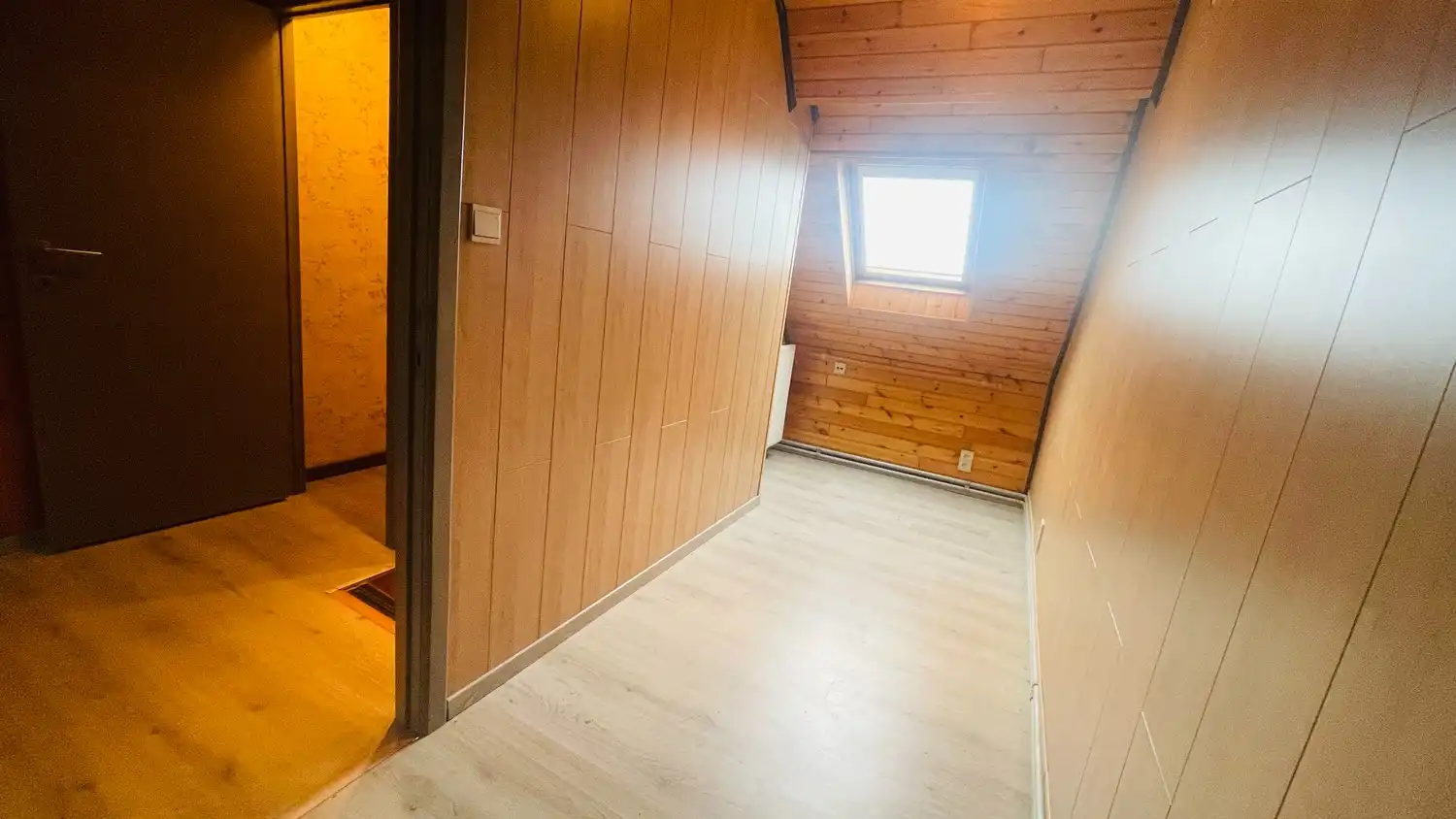 Centraal gelegen woning met 3 slpks, ruime volumes en zonnige buitenruimte foto 7