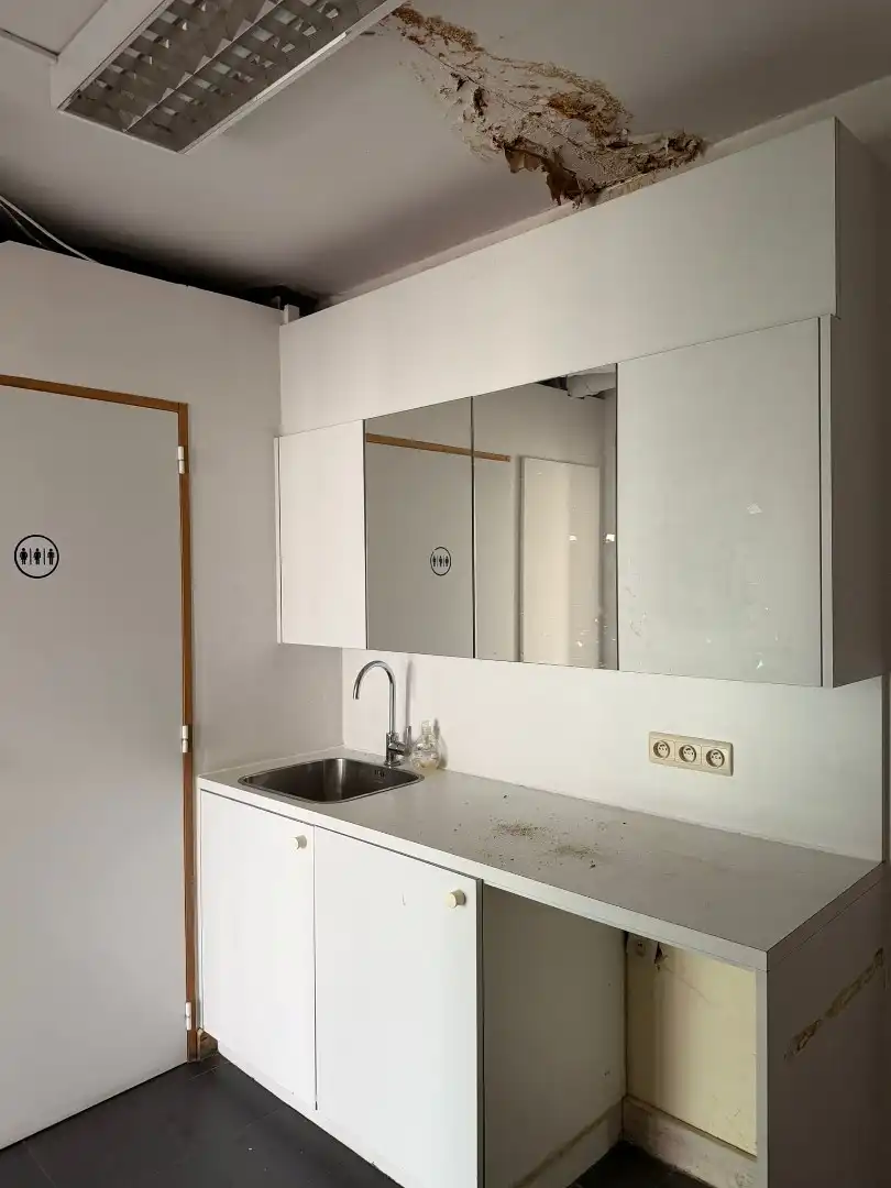 Uiterst goed gelegen winkelruimte met berging in toeristische Katelijnestraat in Brugge centrum! foto 8