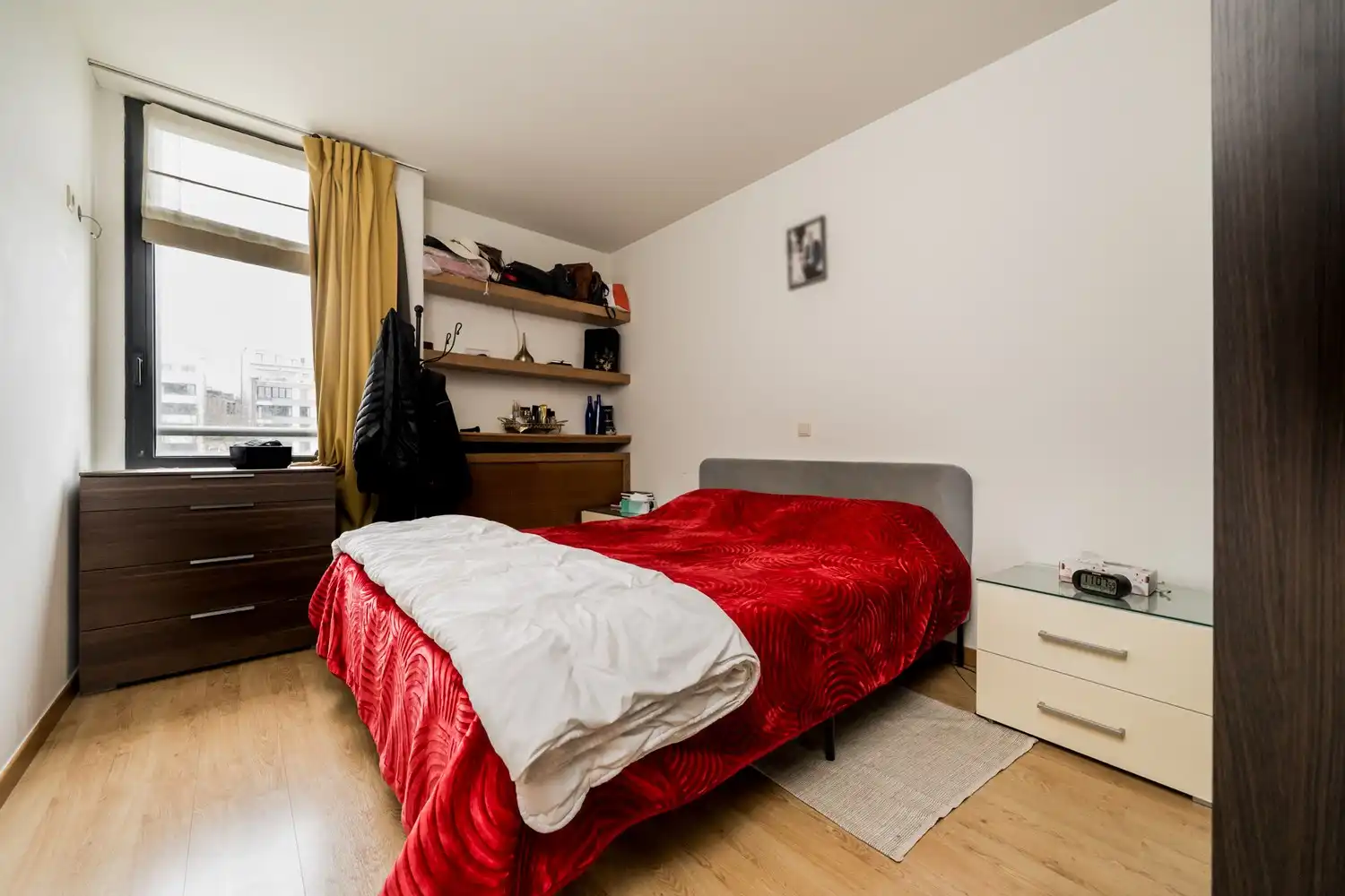 Ruim appartement op strategische locatie met veel lichtinval foto 10