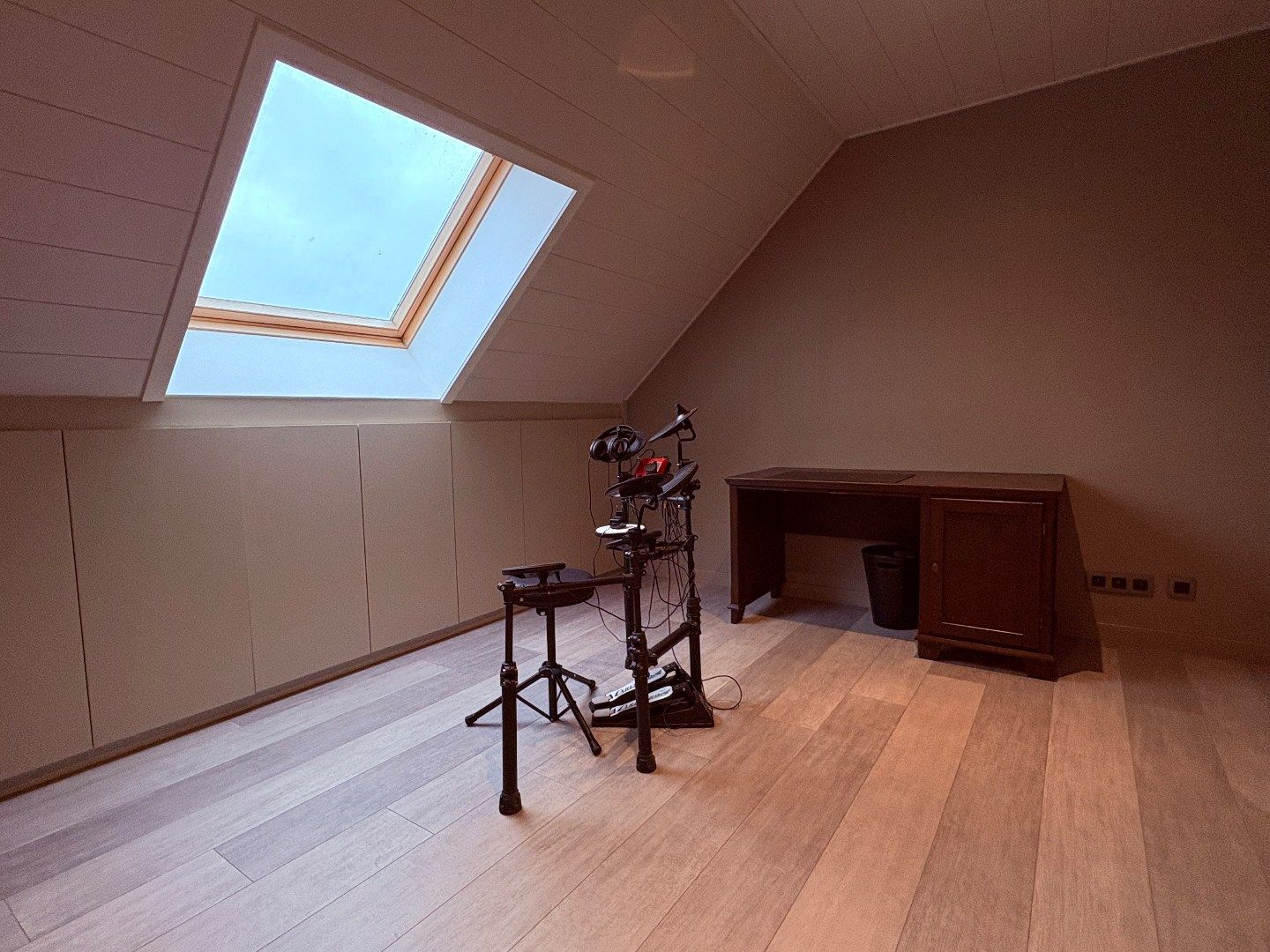 Instapklare woning te koop in Harelbeke met 3 slaapkamers en 2 leefruimtes! foto 12