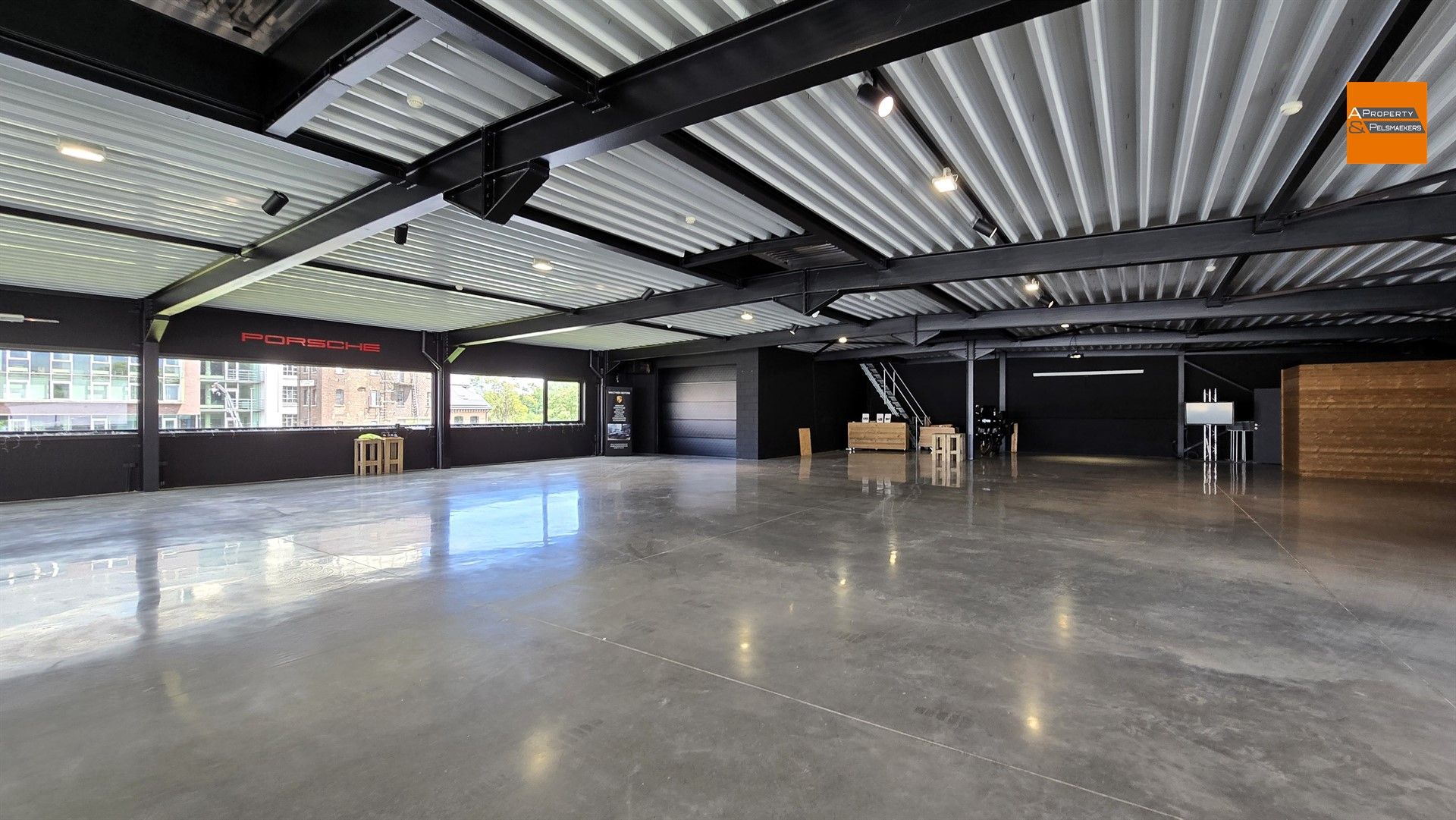 Toplocatie aan het water: Ruim handelspand (1200m²) te huur in Leuven!  foto 4