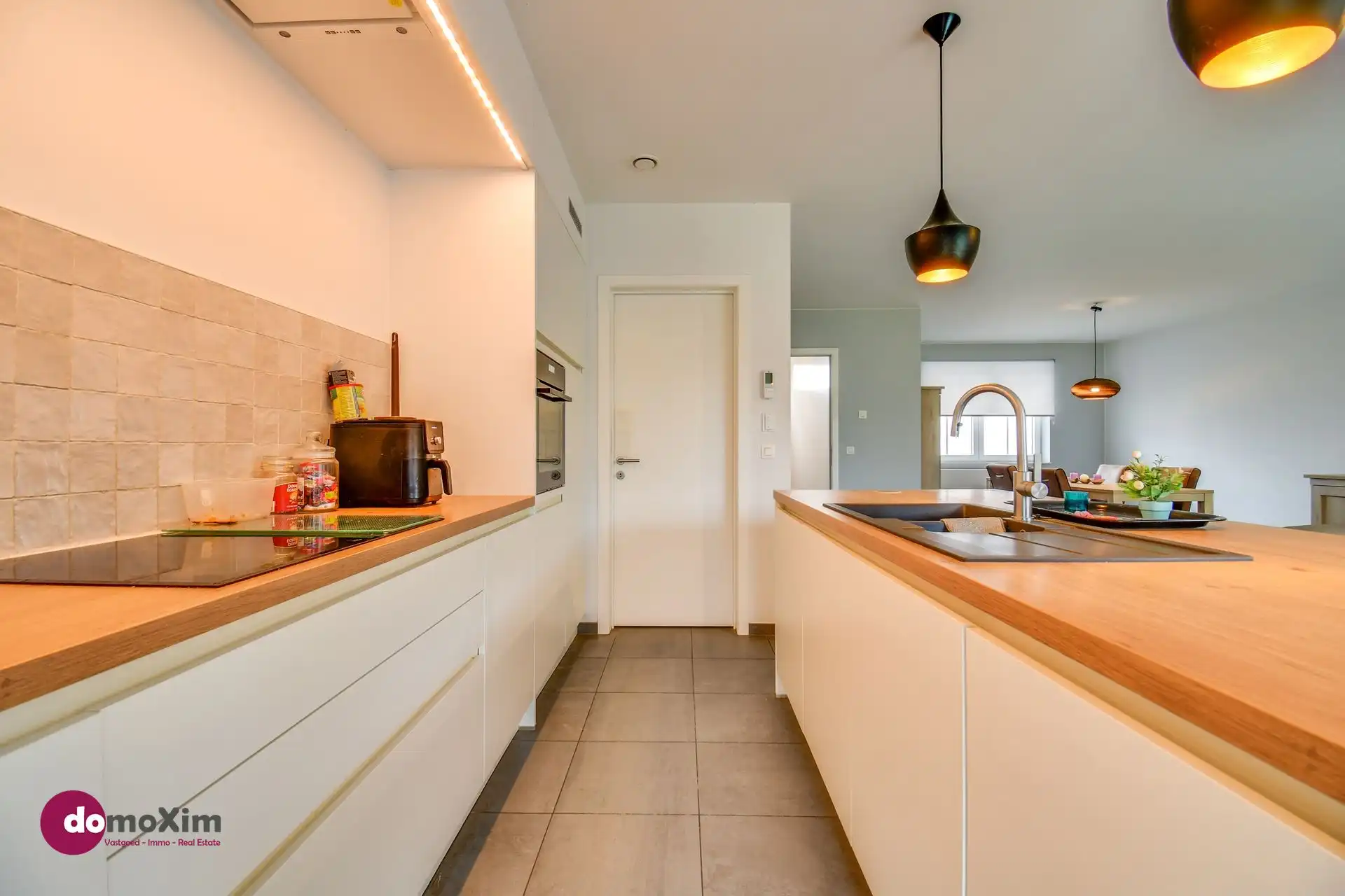 Stijlvolle en energiezuinige woning met 4 slaapkamers in een rustige woonwijk foto 9