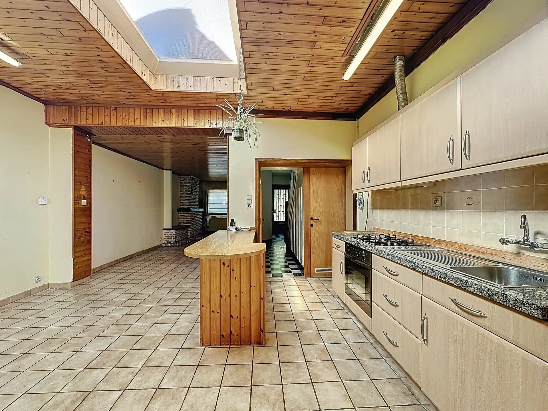 Charmante woning met 3 slaapkamers, oprit en prachtige tuin in hartje Sint-Niklaas foto 3