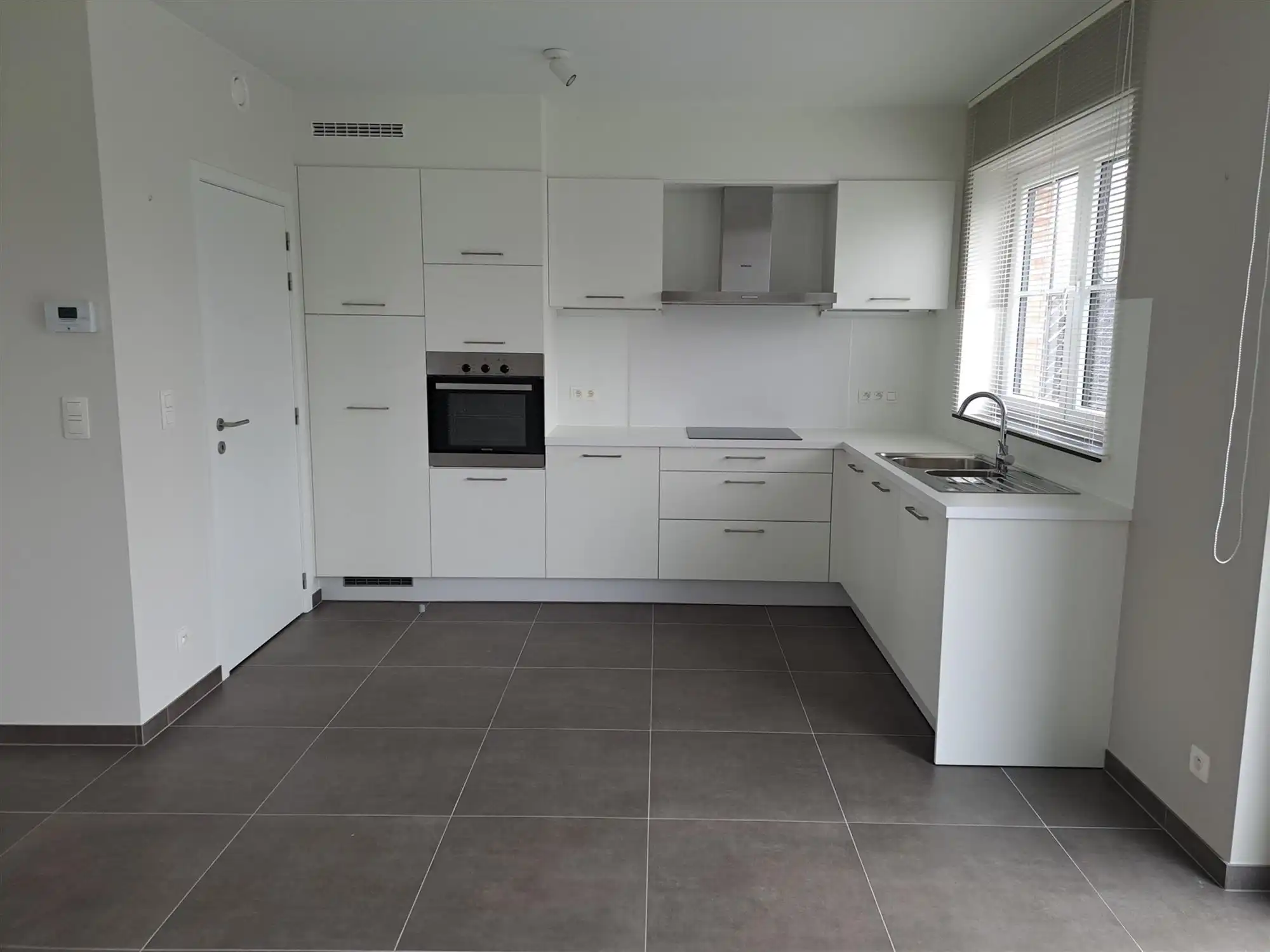 recente woning - tot in de puntjes afgewerkt - met 4 slaapkamers foto 3