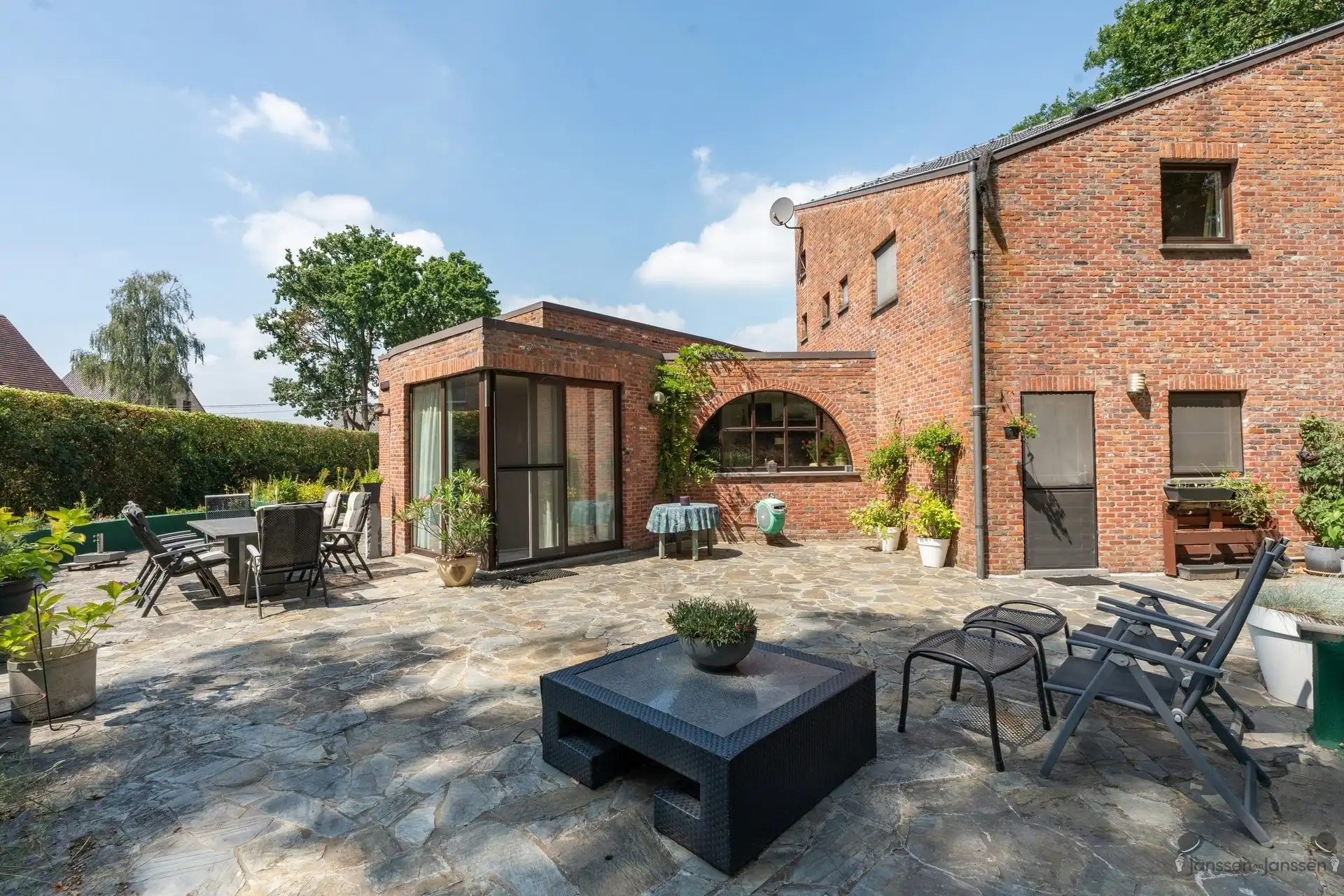 Architecturale woning met 4 slaapkamers op een royaal perceel van 2.012 m² foto 14