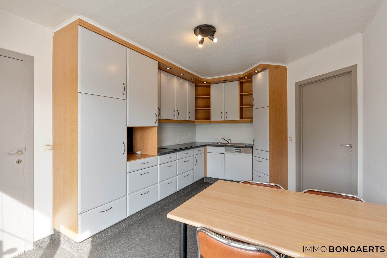 Ruime woning met 3 slaapkamers  foto 9