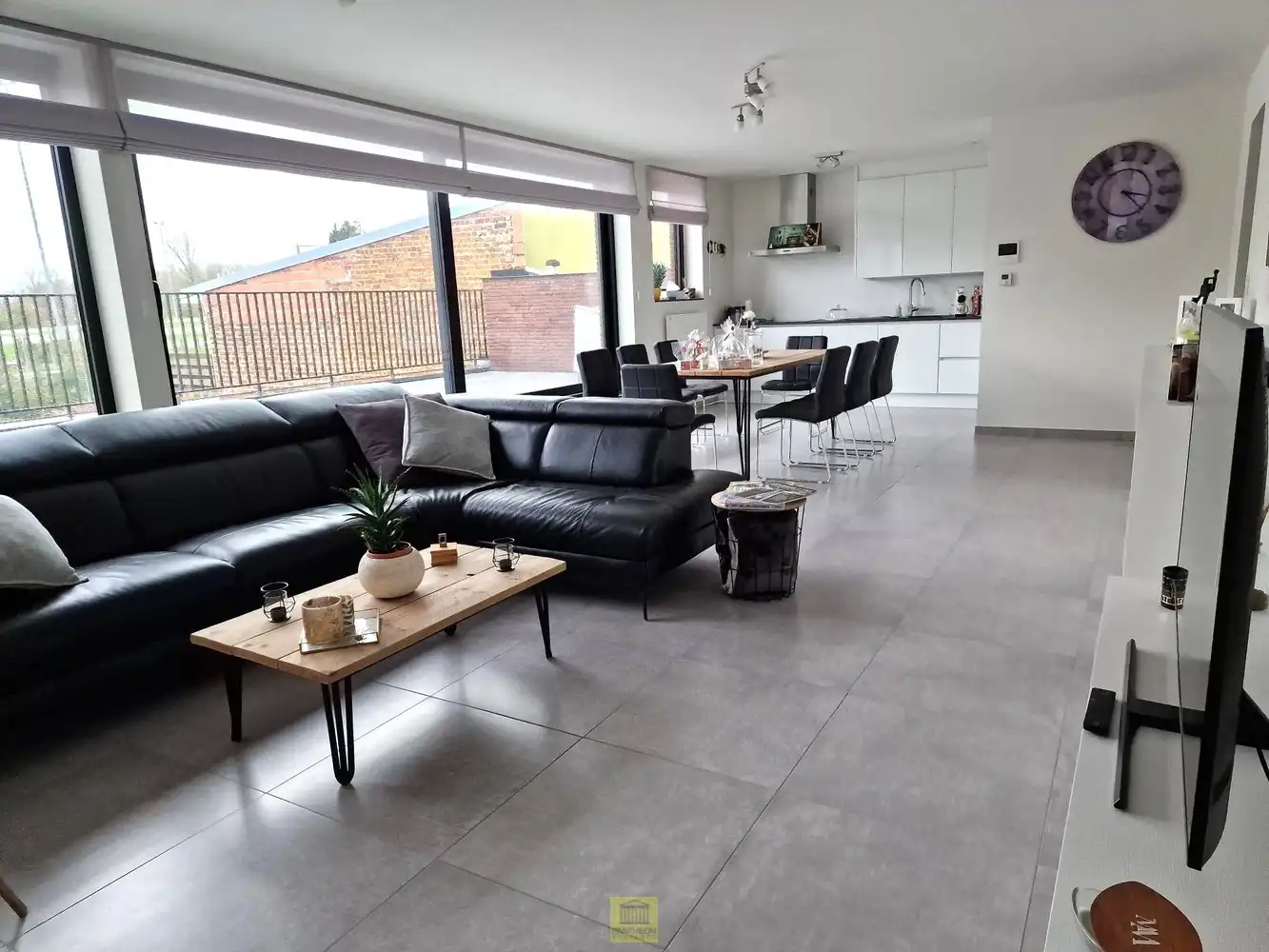 Ruim lichtrijk appartement met groot terras, garage én staanplaats! foto 2