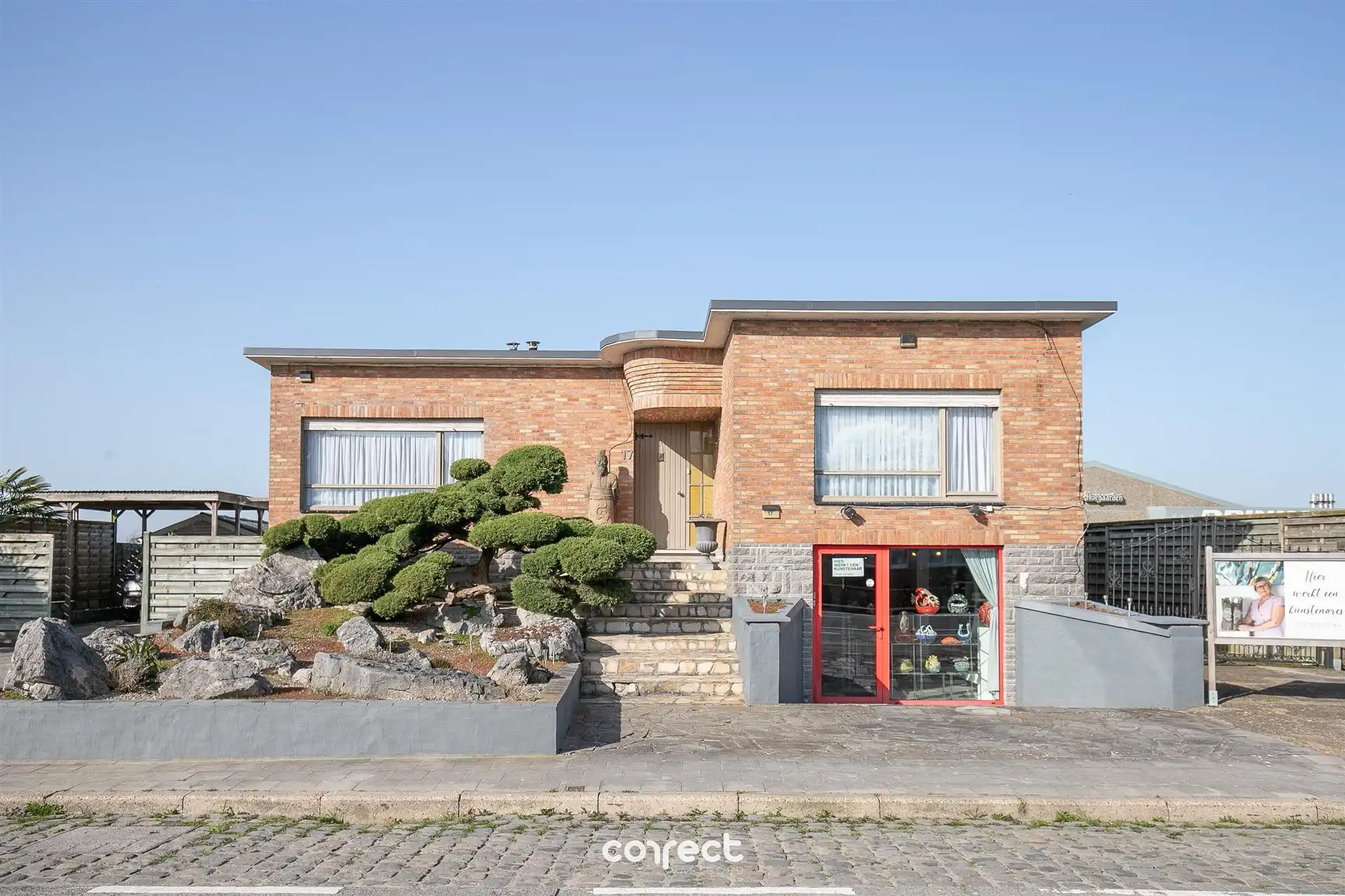 Hoofdfoto van de publicatie: Karaktervolle alleenstaande woning met loods op 1.046 m² – wonen met ruimte en mogelijkheden in Beerst.