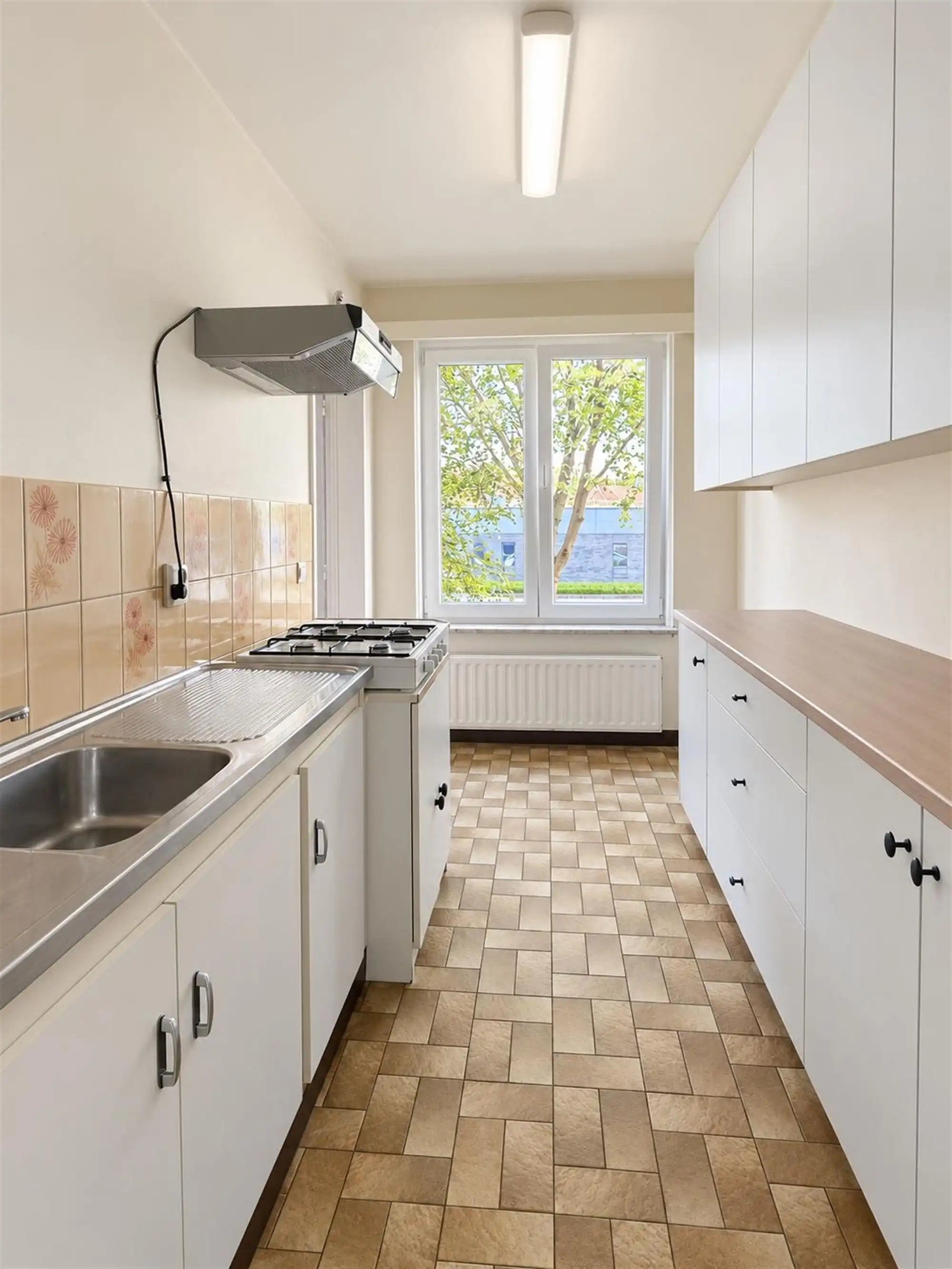 Instapklaar 2-slaapkamer appartement met terras en garage foto 4