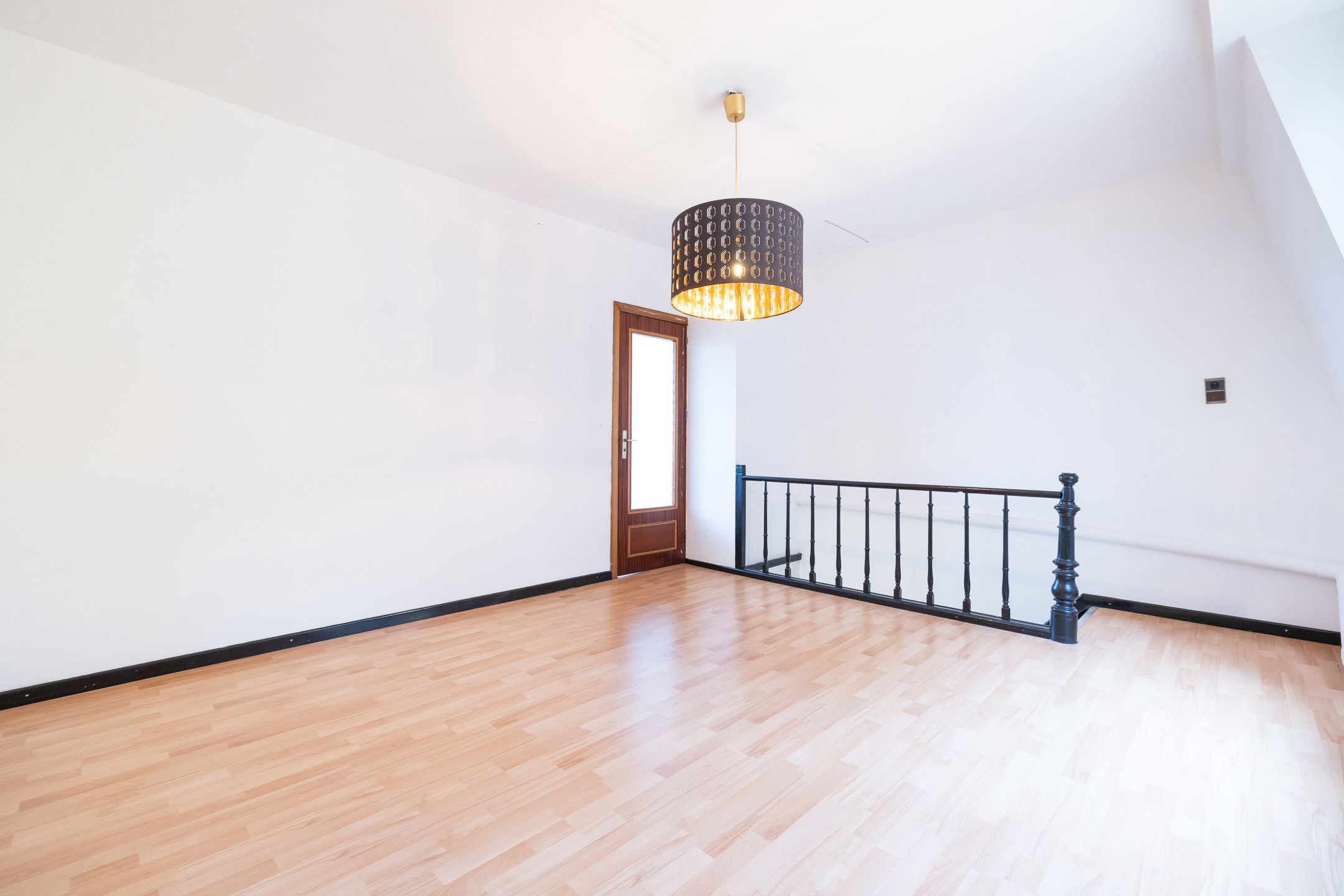 Een ruime woning met potentieel op toplocatie foto 17