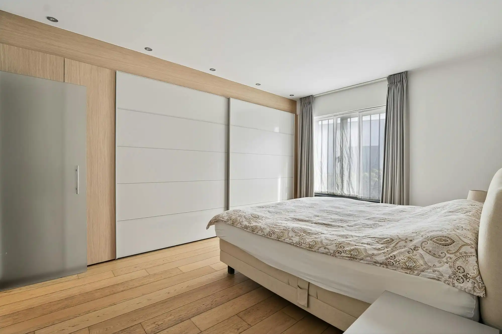 Luxe villa met exclusieve tuin en 600m2 magazijn in KMO-zone foto 10