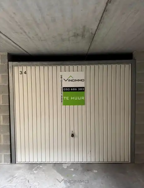 Enkele garagebox te Paul Parmentierlaan in residentie Robijn. Vlot bereikbaar. foto {{pictureIndex}}