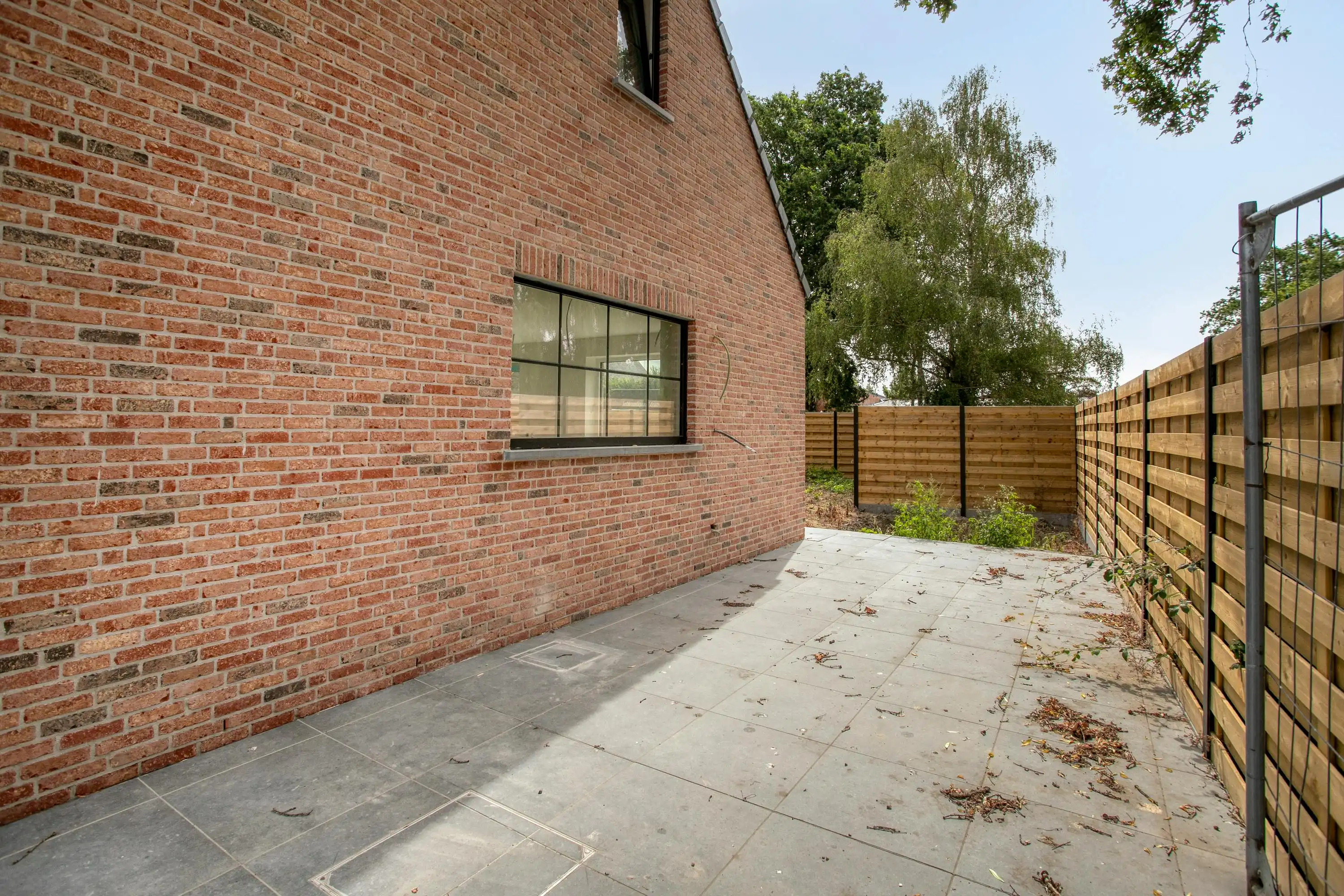 Halfopen nieuwbouwwoning te koop met 3 kamers, oprit en tuin foto 16