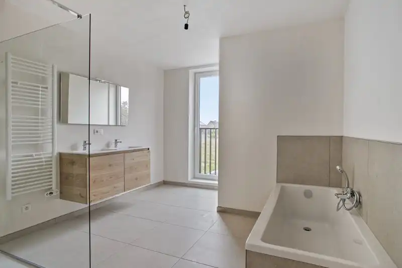 Prachtige, verrassend ruime nieuwbouwwoning met 3 slaapkamers én inpandige garage te koop in Dentergem! foto 13