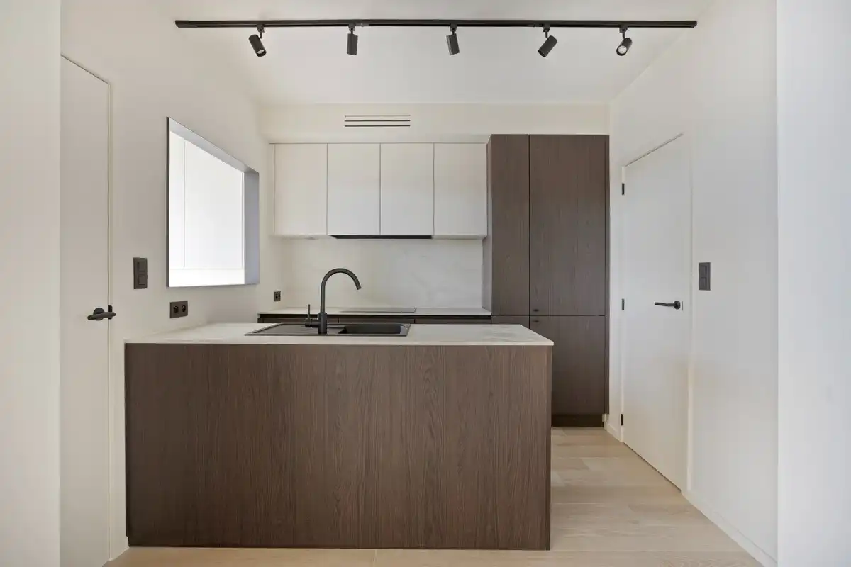 Luxueus gerenoveerd appartement + privé-kelder foto 2