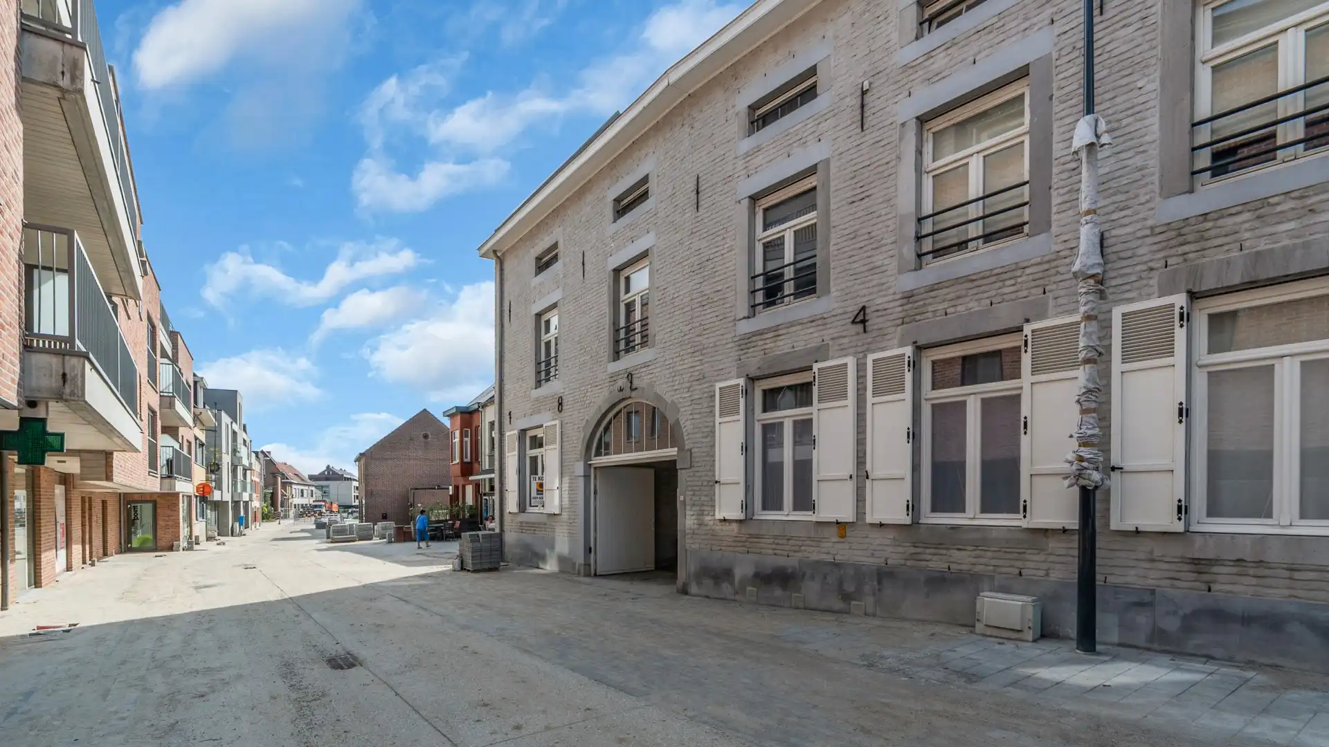Gelijkvloers appartement met terras en private parking. Uitstekende ligging aan de vernieuwde Markt. foto 2