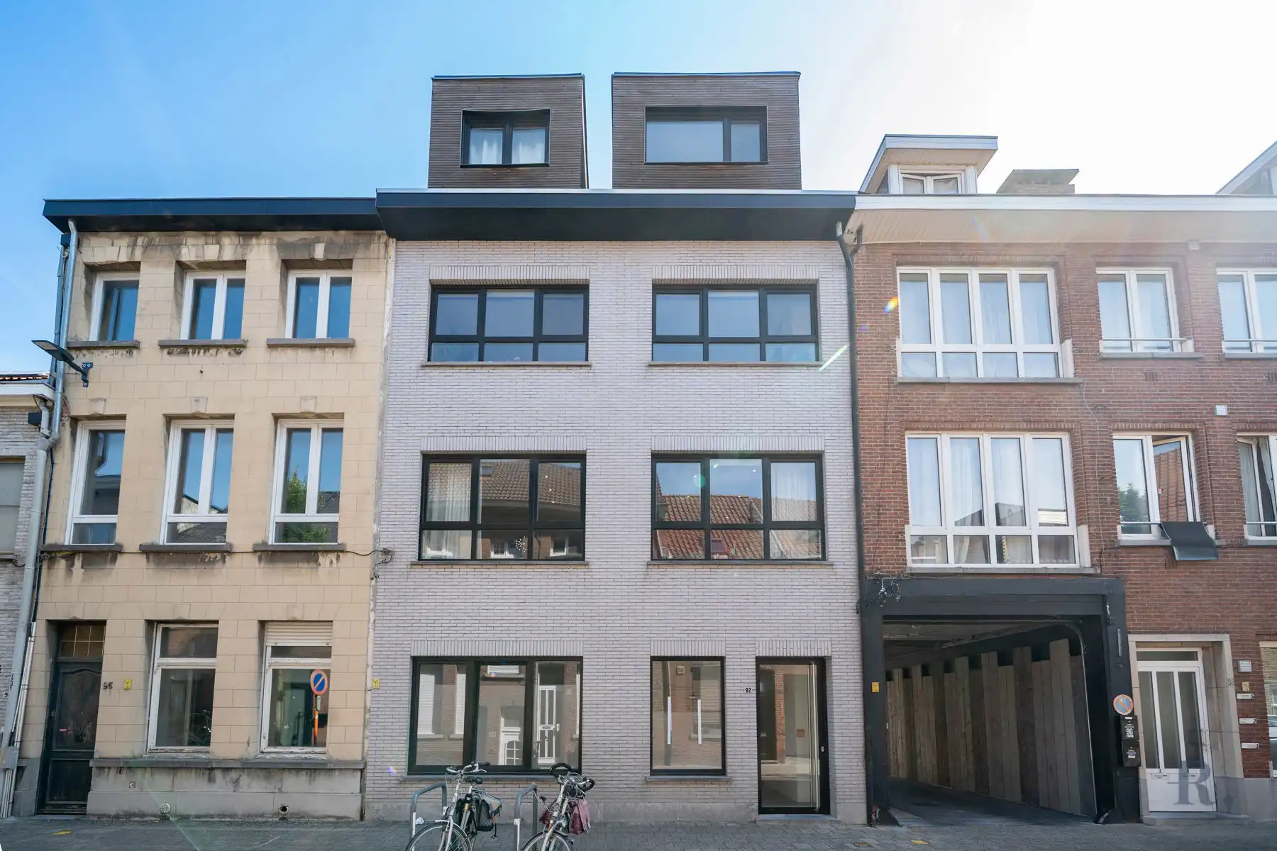 Groot lichtrijk appartement 4slk in de stadskern foto {{pictureIndex}}