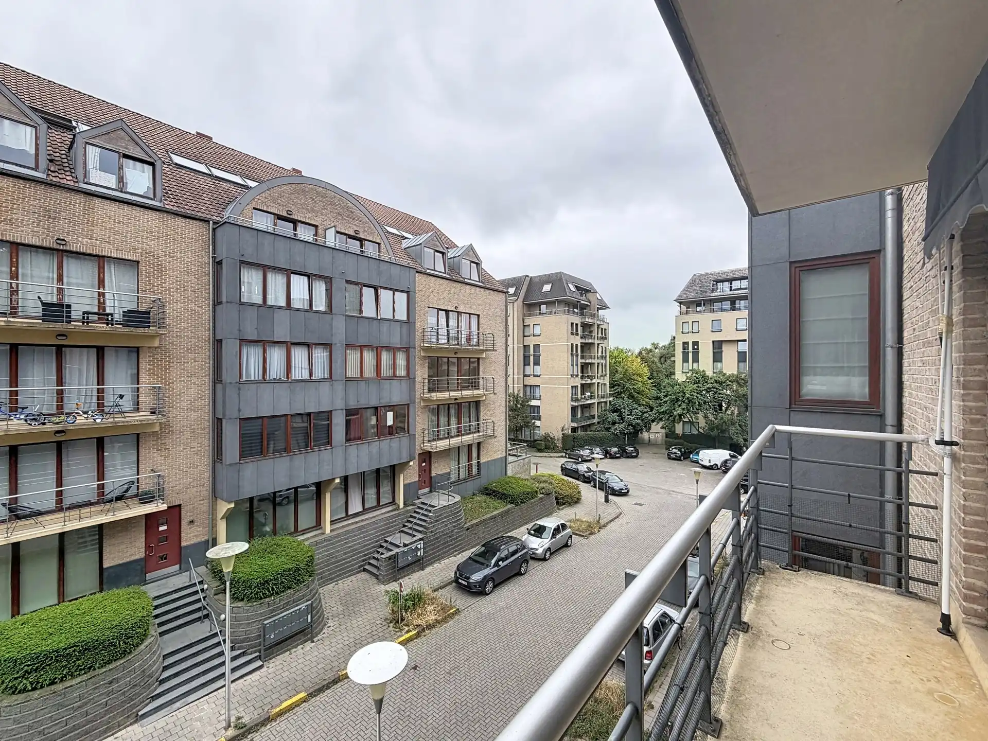 Gerenoveerd appartement met 2 slaapkamers + parkeerplaats foto 6