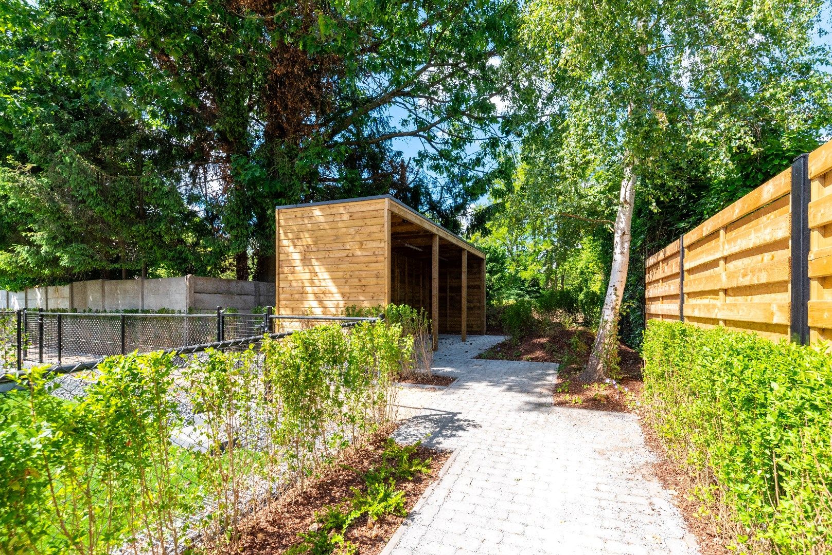 Modern BEN-appartement met groene tuin  foto 12