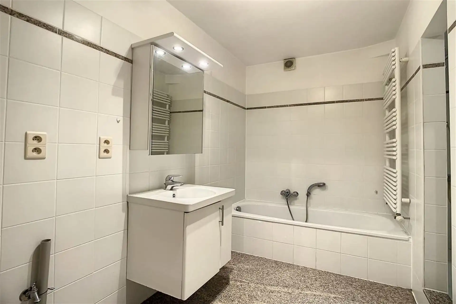 Mooi 2 slaapkamer appartement met groot terras 24m² foto 9