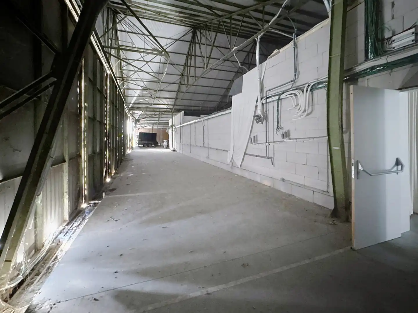 Compartimenteerbare loods van 2.300m² op 56 are! foto 8