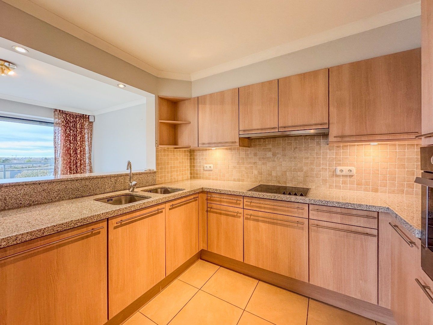 Ruim appartement met 2 slaapkamers en terras met prachtige vergezichten! foto 5