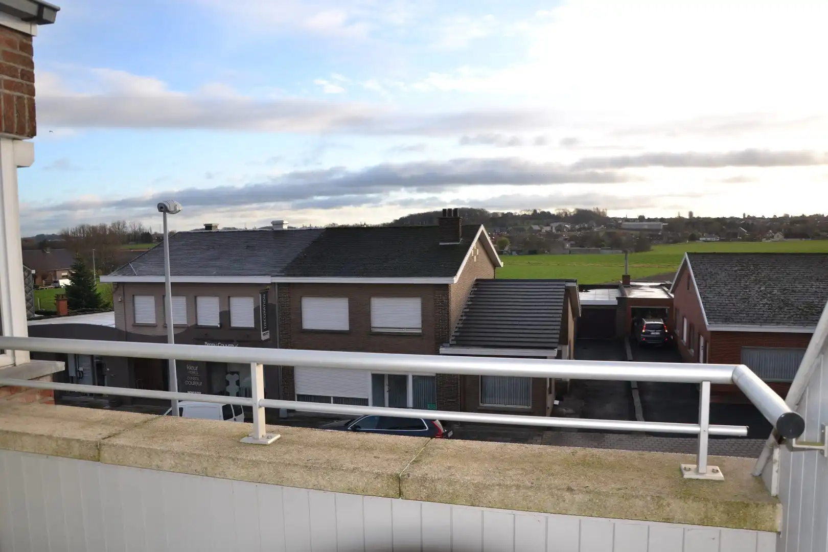 Zonrijk, ruim appartement met 1 slaapkamer en garage! foto 13