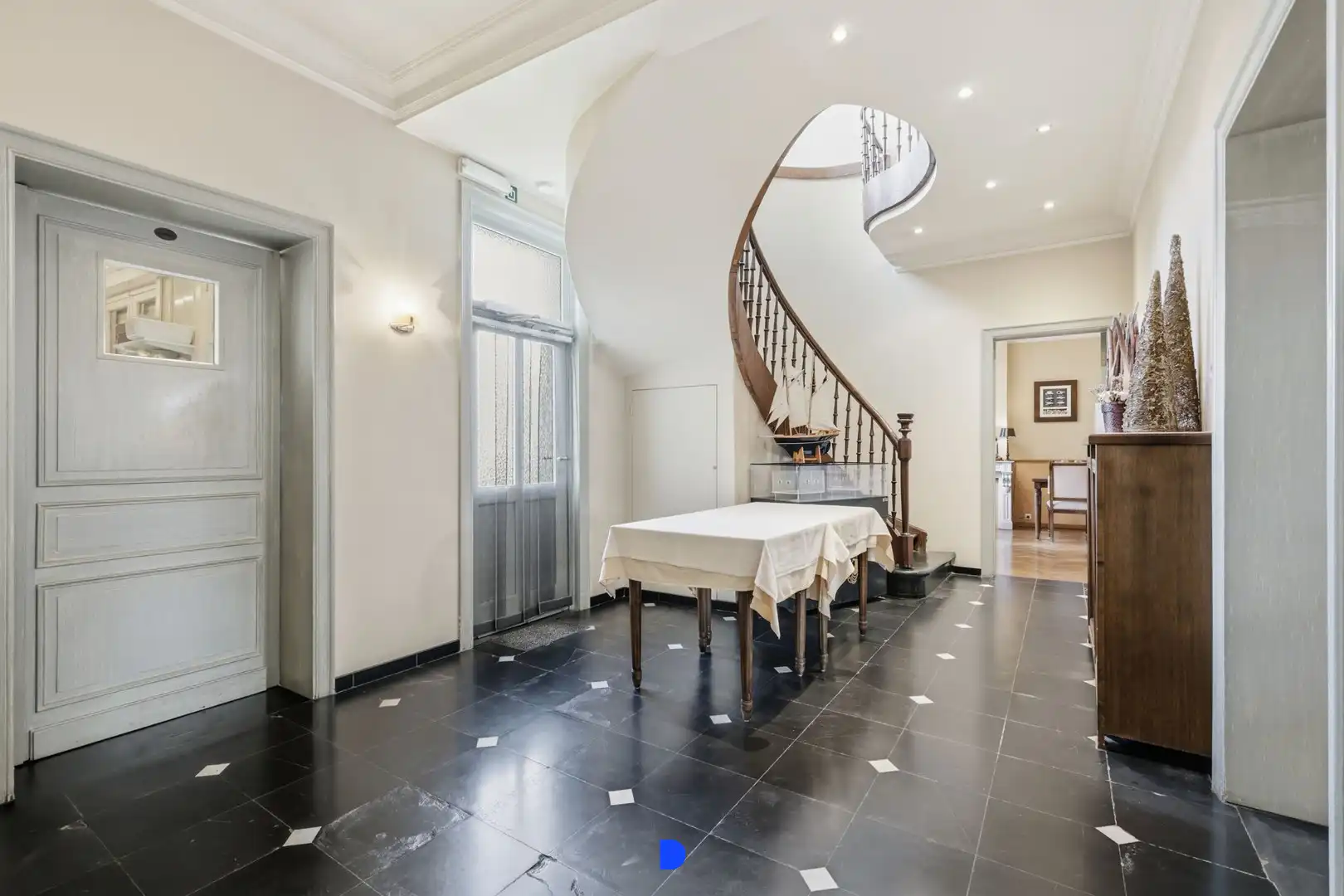 Statig herenhuis in het centrum van Ingelmunster foto 5