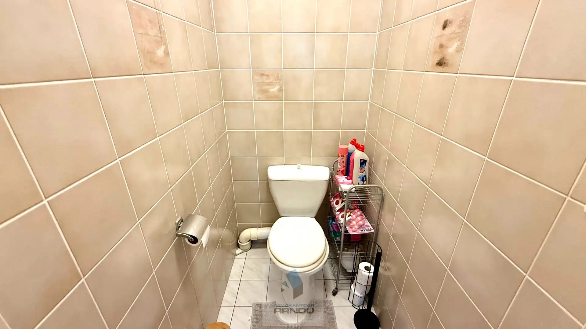 Centraal gelegen, lichtrijk en ruim appartement met 2 slaapkamers en garage foto 10