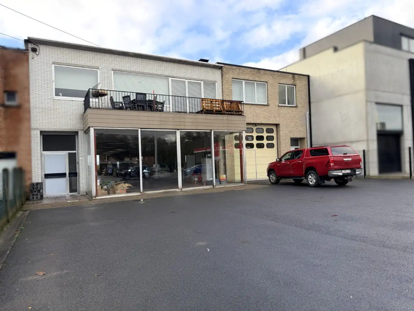 Dubbele opslagruimte (466 m²) met telkens een bovenliggend woongedeelte te koop in Kuurne foto 2