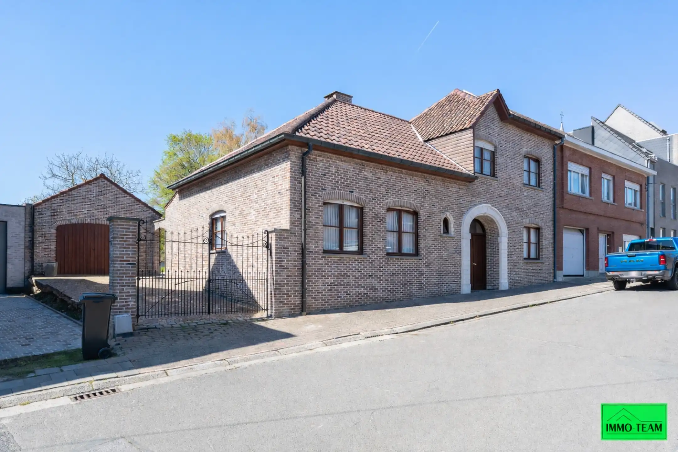 Hoofdfoto van de publicatie: Gezellige 3-gevelwoning nabij dorpskern Iddergem