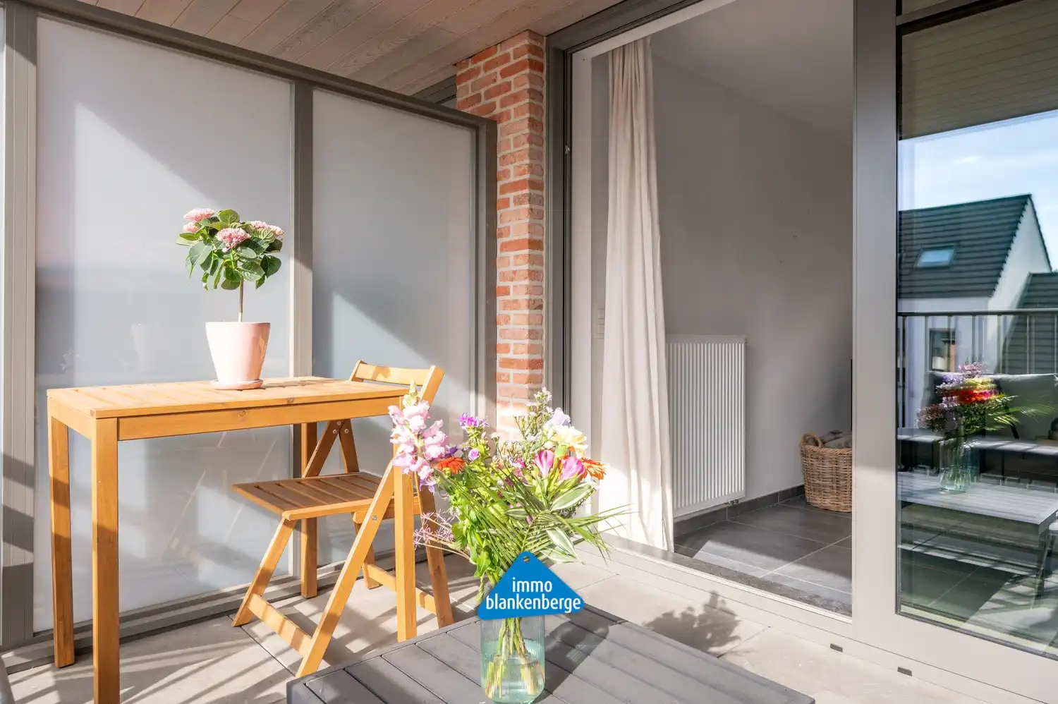 Instapklaar en verrassend ruim appartement met zonnig terras in het centrum van Beernem foto 9