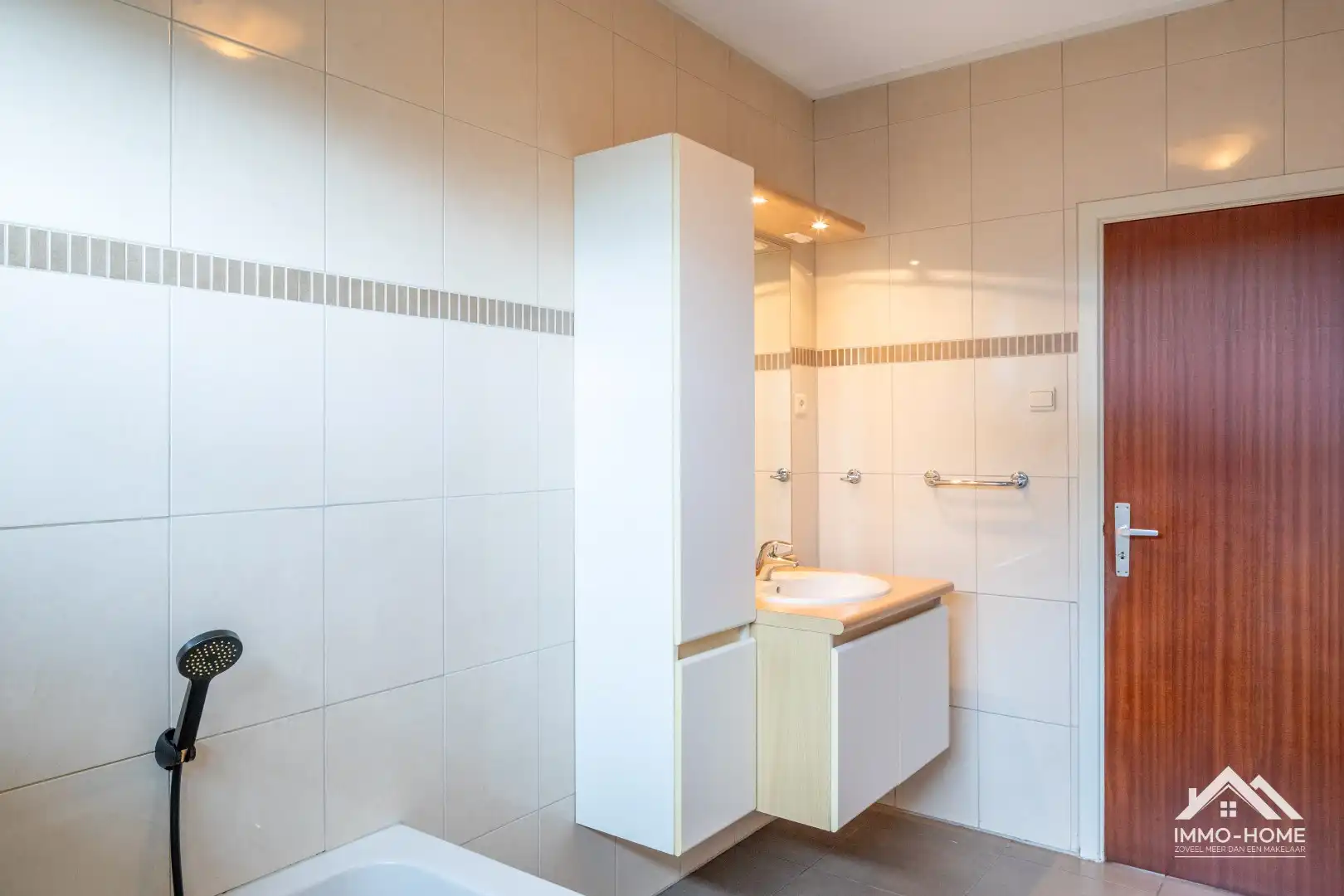 Instapklare vrijstaande bungalow in woonwijk!  foto 17