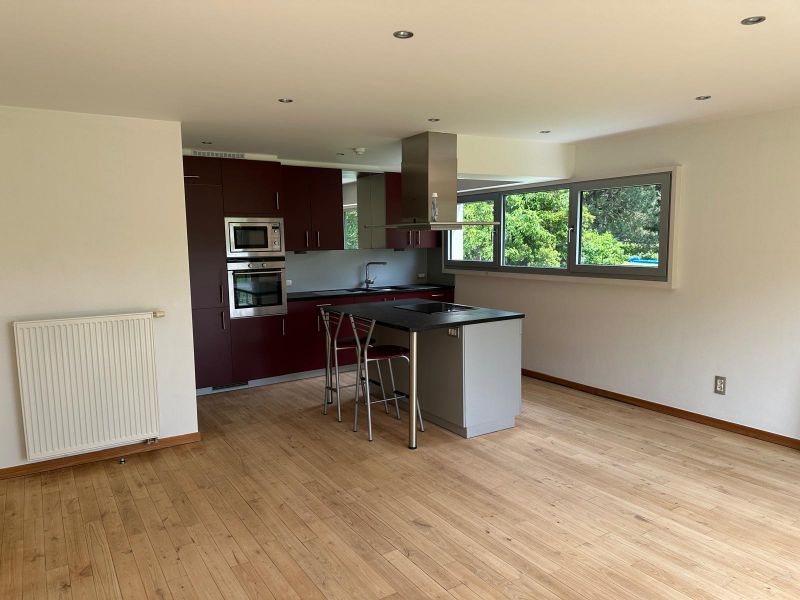 --- NIEUW --- Prachtig gelegen 2-slaapkamerappartement met 2 autostaanplaatsen, terras én tuin! foto 5