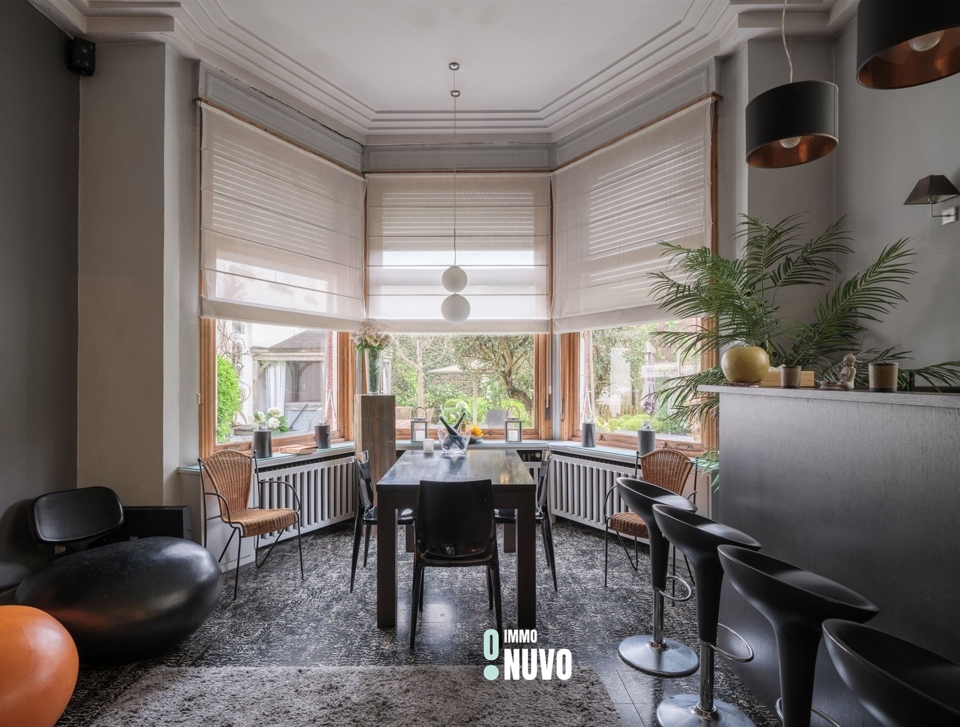 Exclusief herenhuis met handelspand op toplocatie te Aalst. foto 5