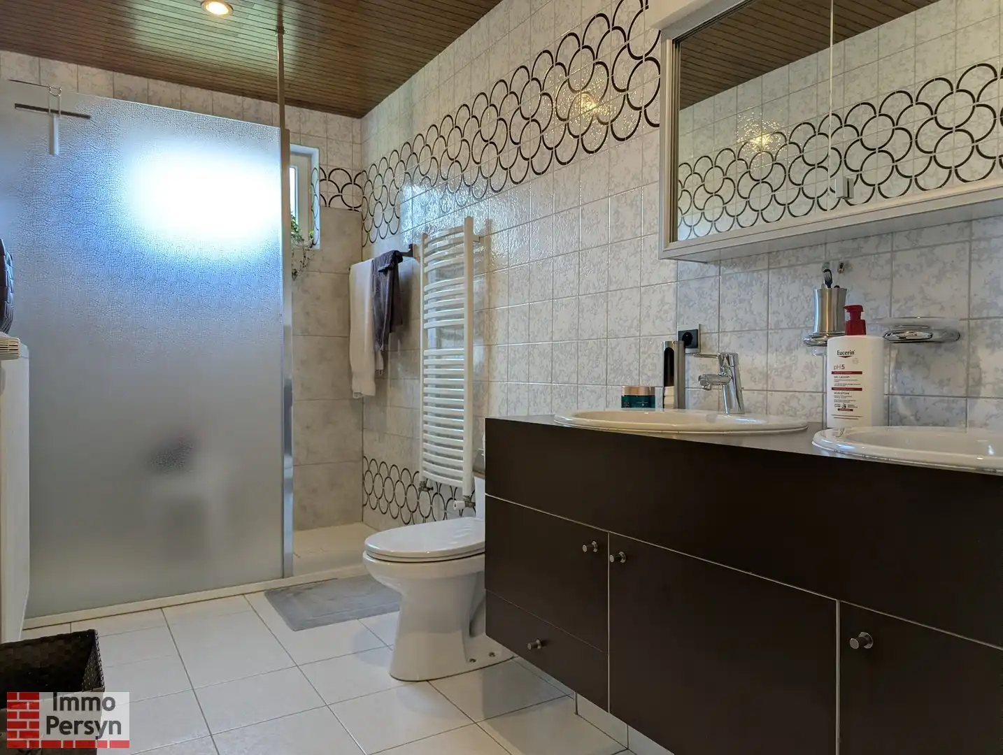 Ruime woning midden in een groene omgeving foto 12