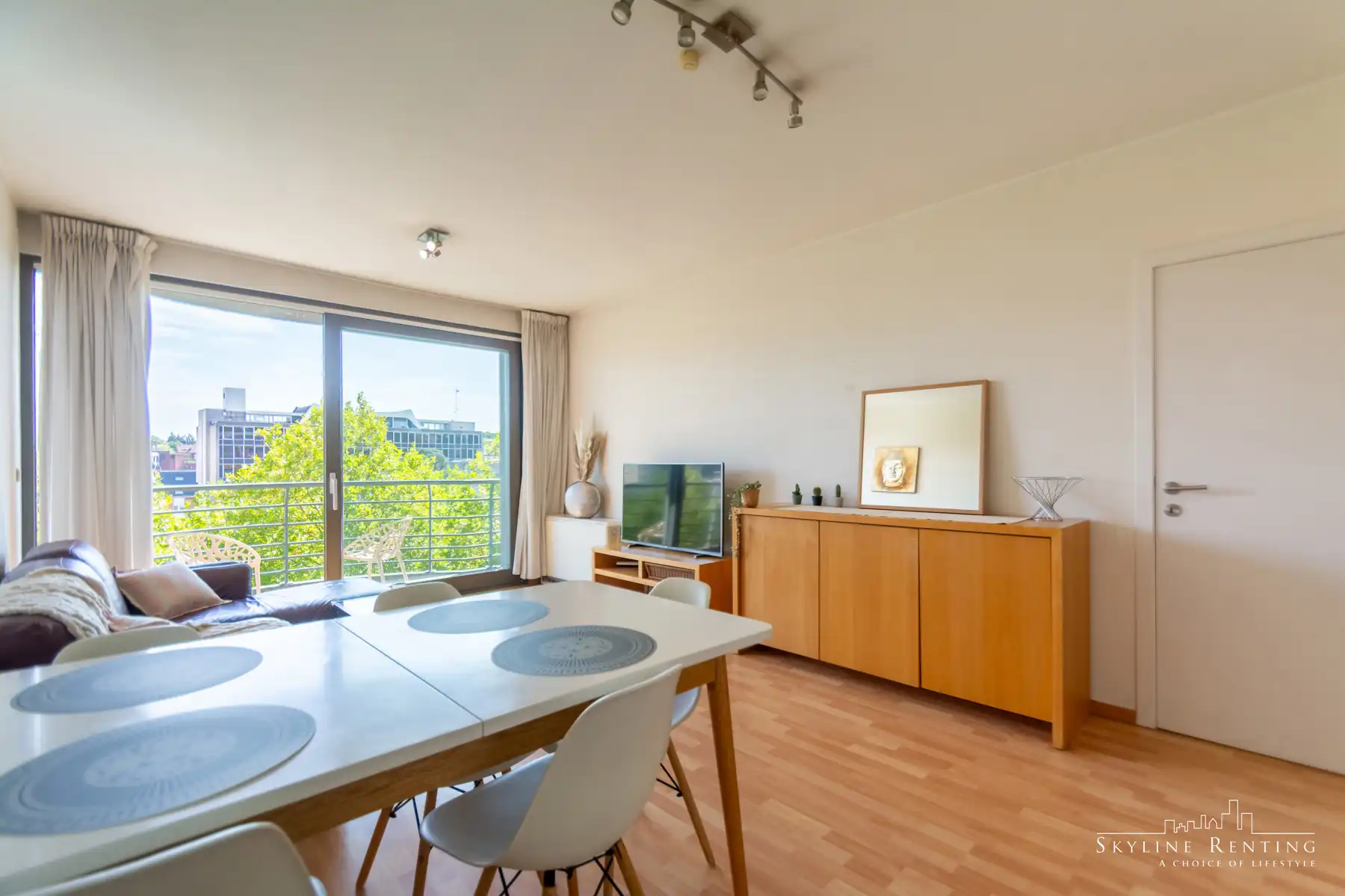 2 slaapkamer gemeubeld appartement met terras foto 2