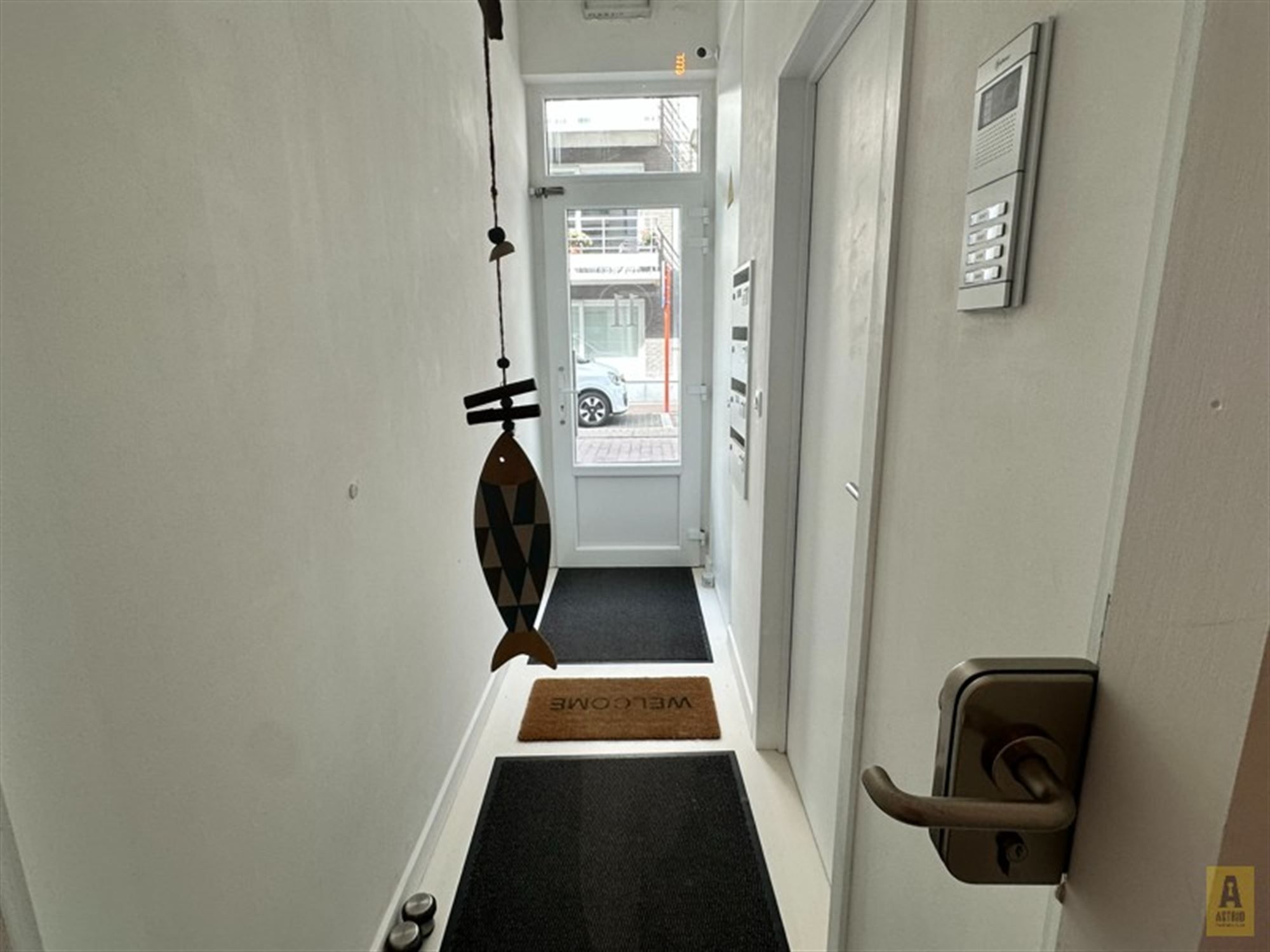 Leuke ruime studio met groot terras foto 8