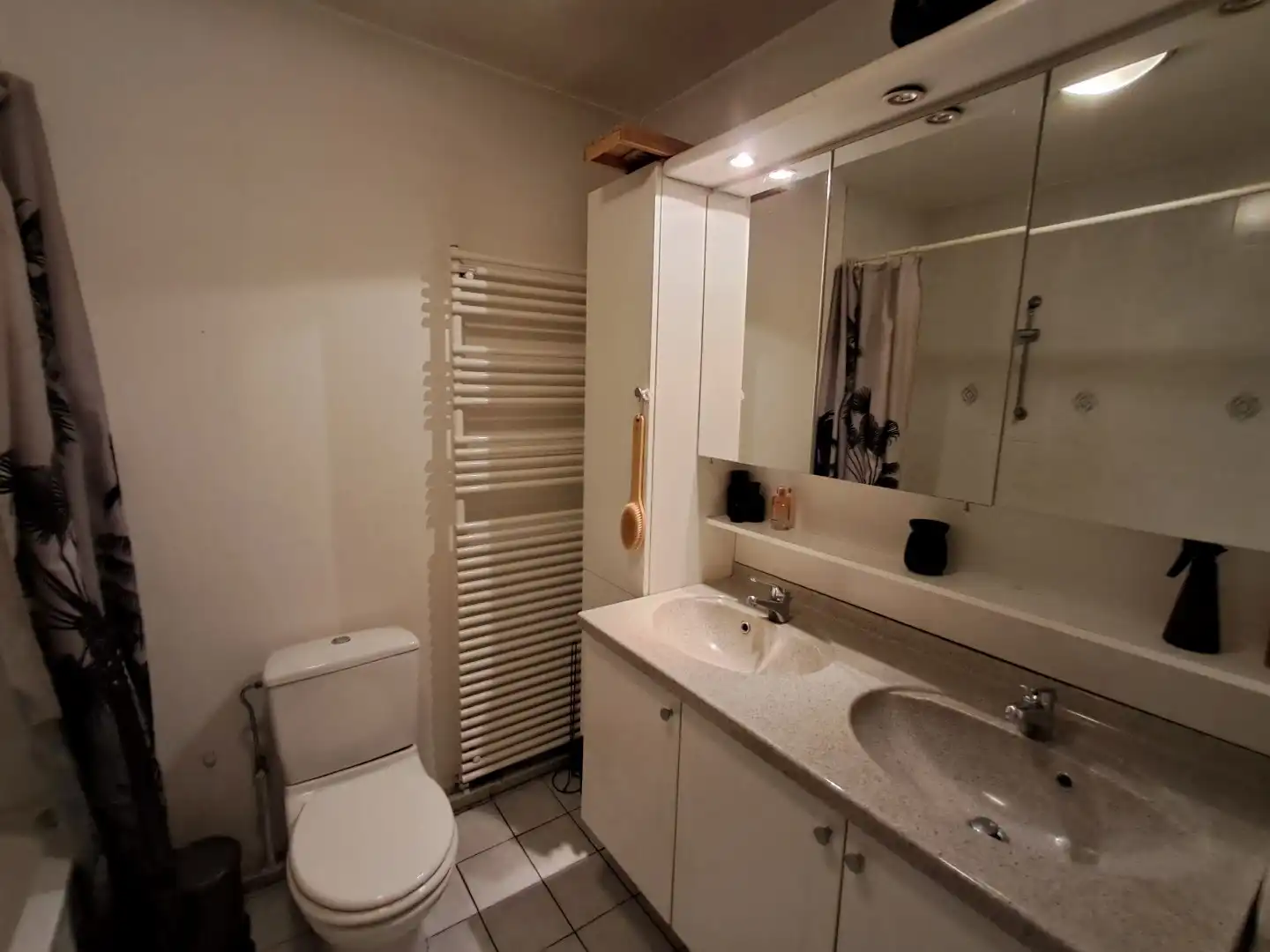 Ruime alleenstaande woning in een rustige wijk te Sijsele. foto 8