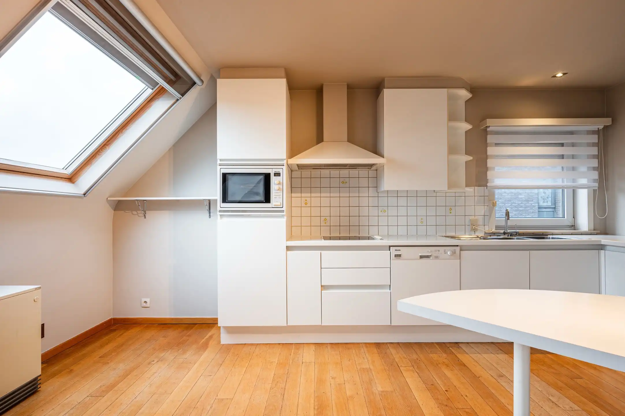 Instapklaar 2 slaapkamer appartement met garage in kleinschalig gebouw foto 8