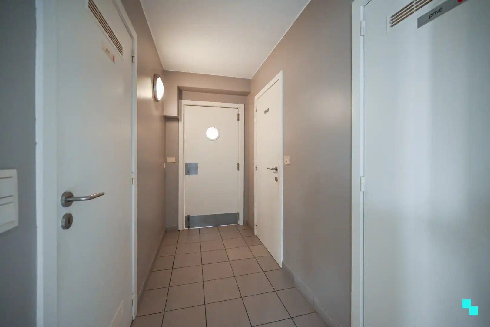 Commerciële ruimte op perfecte locatie foto 21