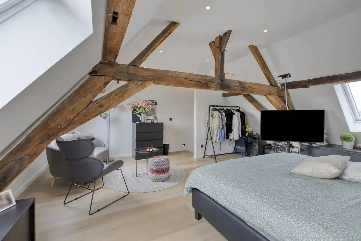 Zeer ruim handelspand met tuin en exclusief triplex  appartement met privé-lift en 2 slaapkamers, garage en staanplaats. foto 32