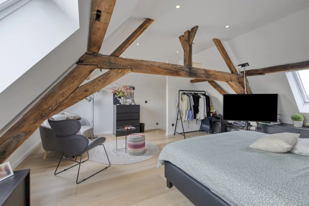 Zeer ruim handelspand met tuin en exclusief triplex  appartement met privé-lift en 2 slaapkamers, garage en staanplaats. foto 32