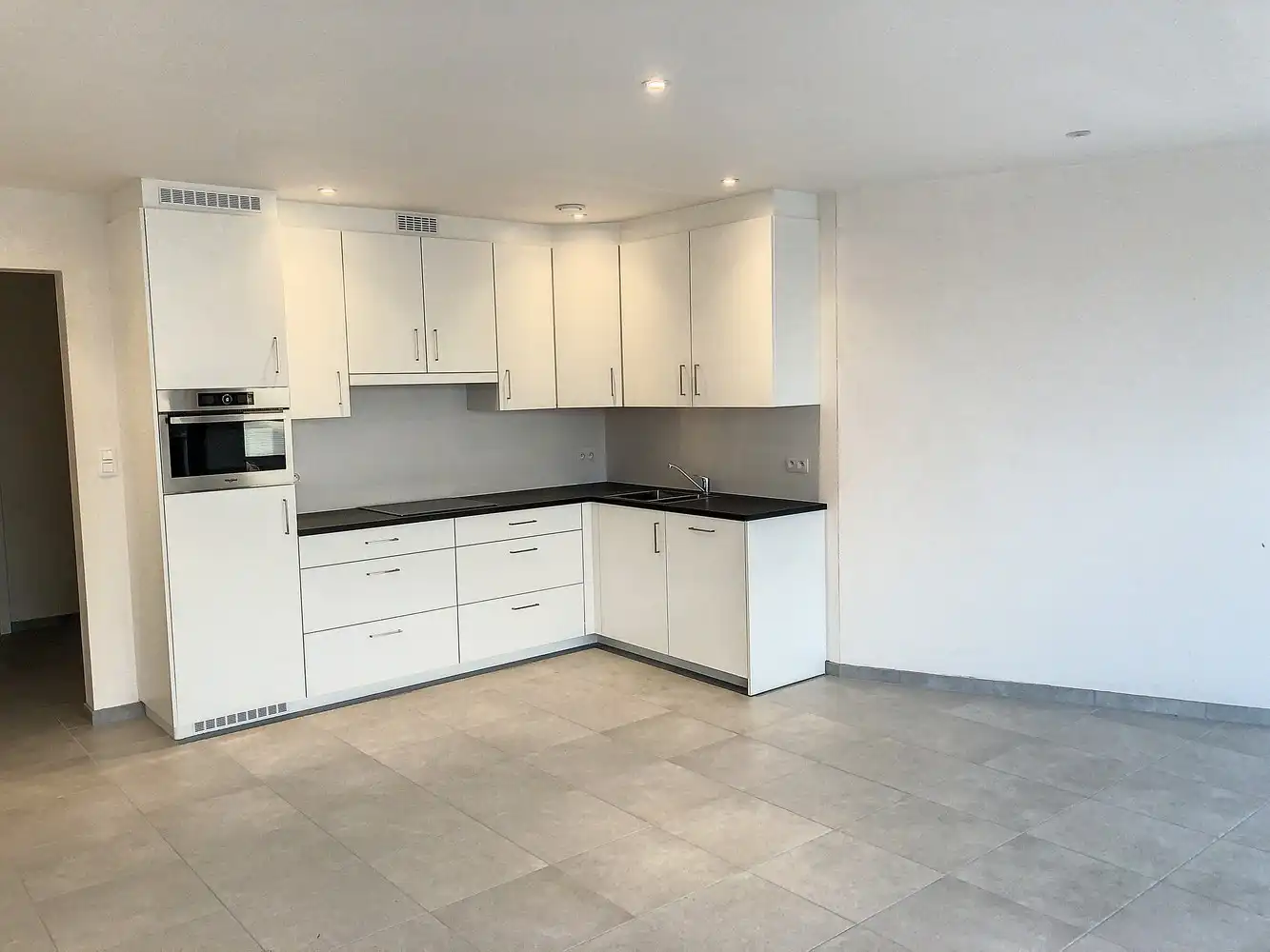 Modern nieuwbouwappartement met ruim terras, autostaanplaats en kelderberging! foto 7