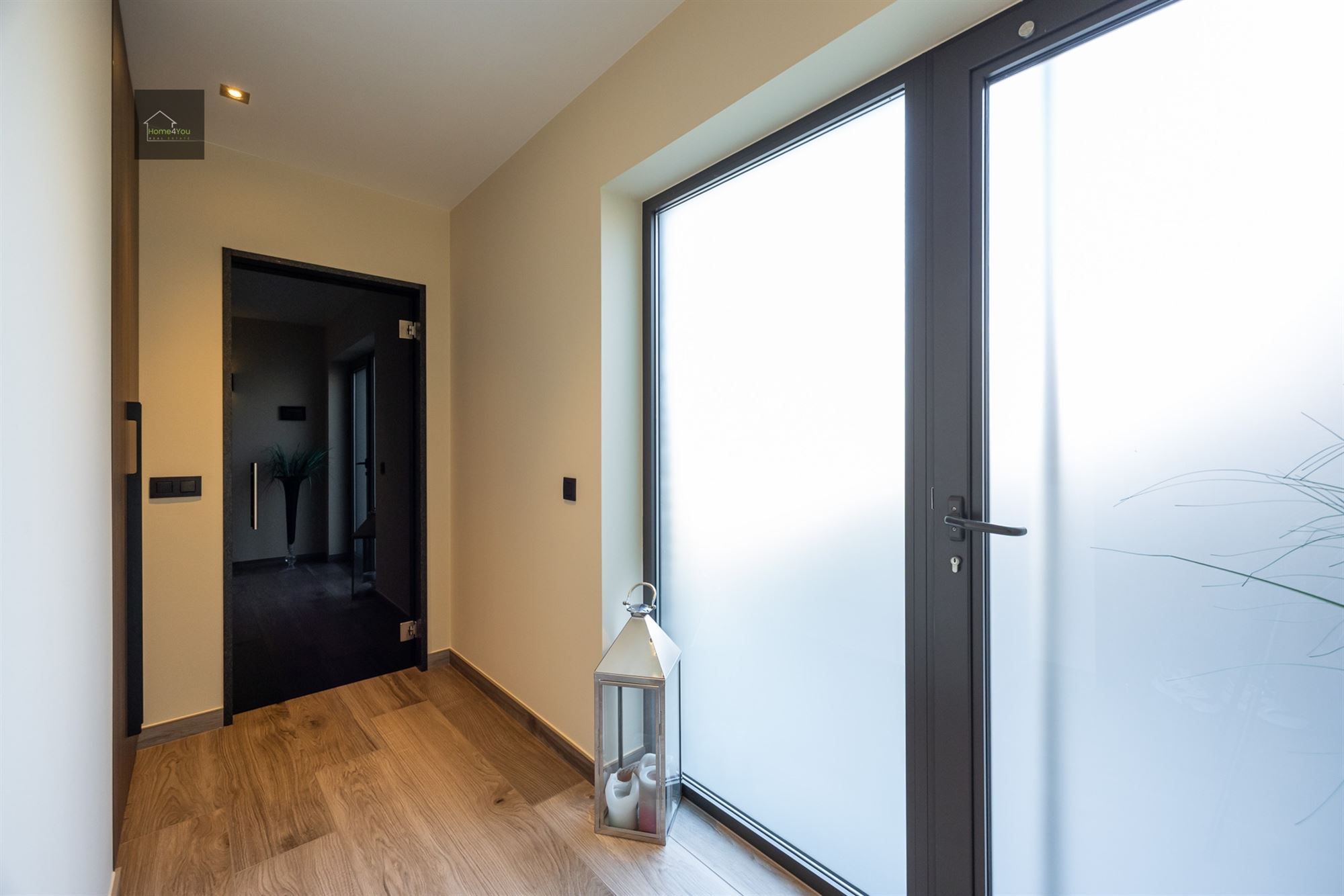 Moderne, energiezuinige halfopen woning in de rustige Vredewijk foto 2