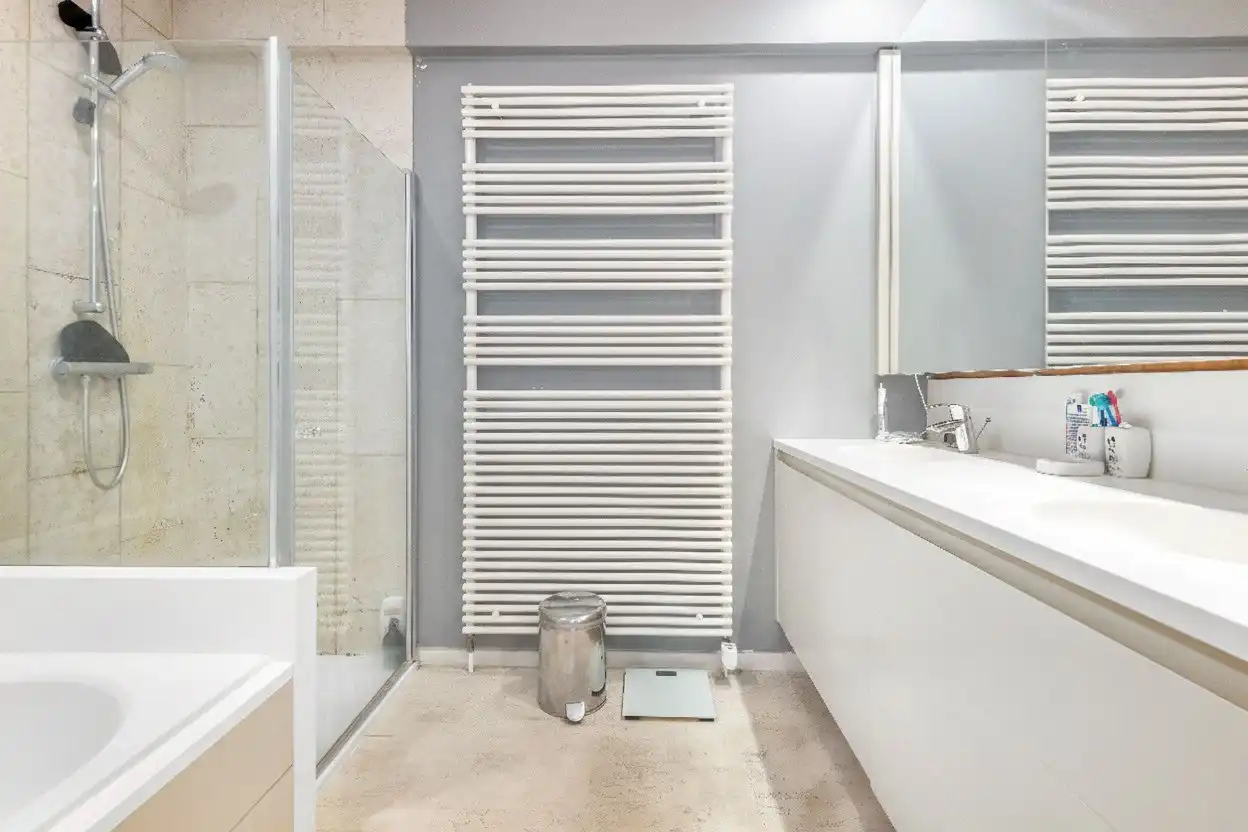 Ruime Bel-étage woning gelegen in het centrum van Knokke met garage/loods van 135m² foto 14