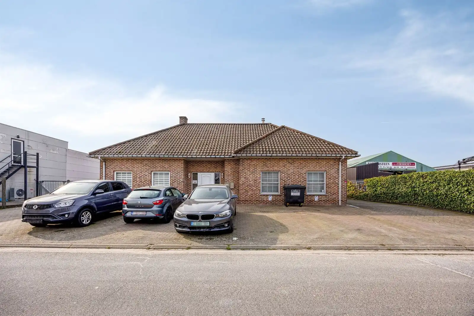 Hoofdfoto van de publicatie: Opbrengsteigendom: woning, loft en loods met bureau te koop