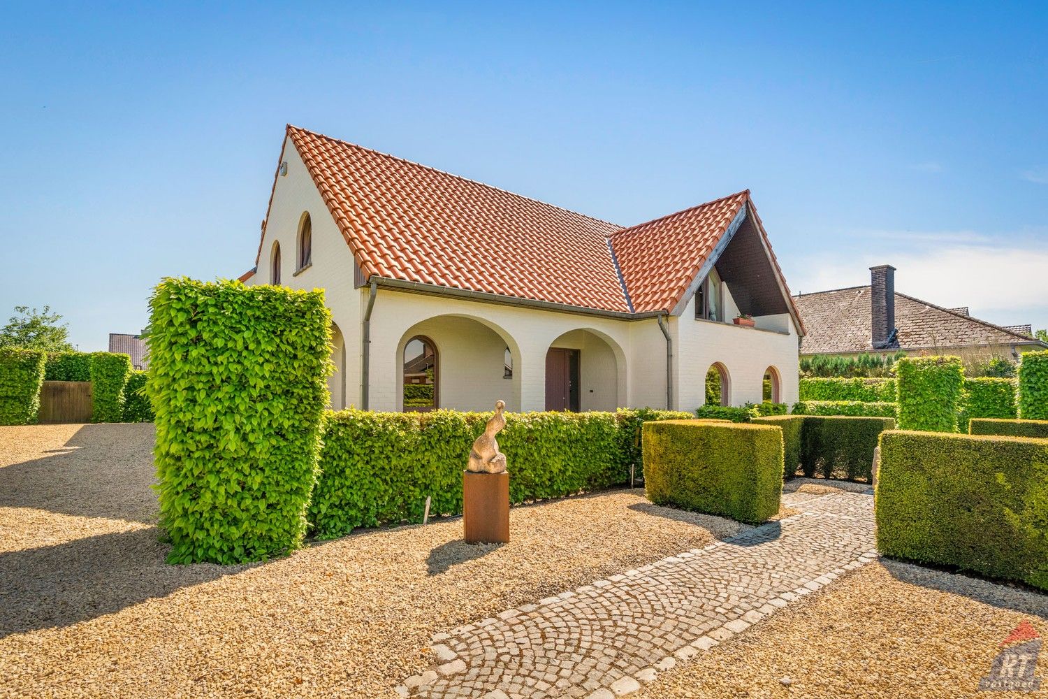 Stijlvol wonen in het groen: karaktervolle villa nabij het kasteel van Ordingen foto {{pictureIndex}}