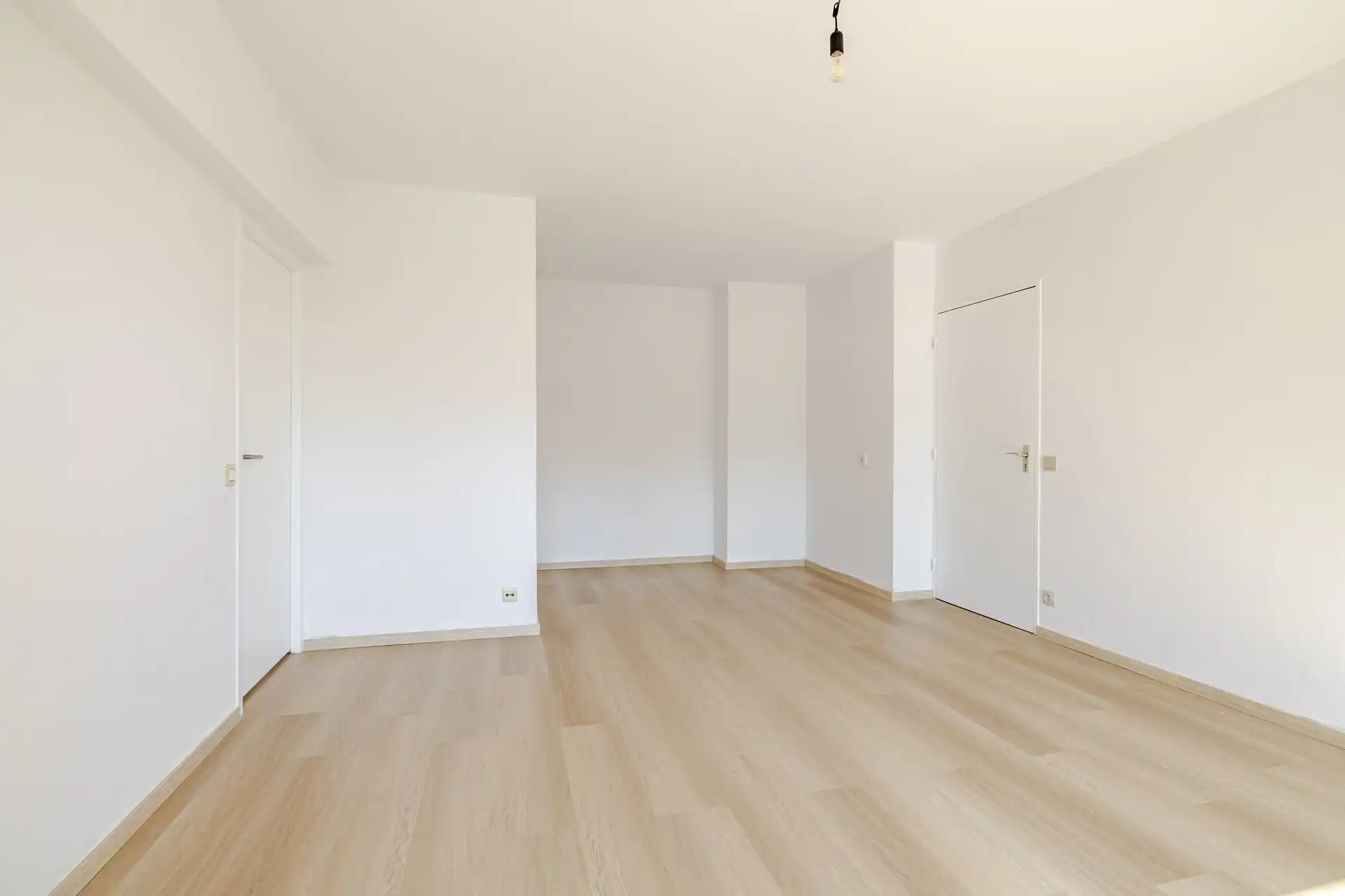 Lichtrijk één slaapkamer appartement foto 2