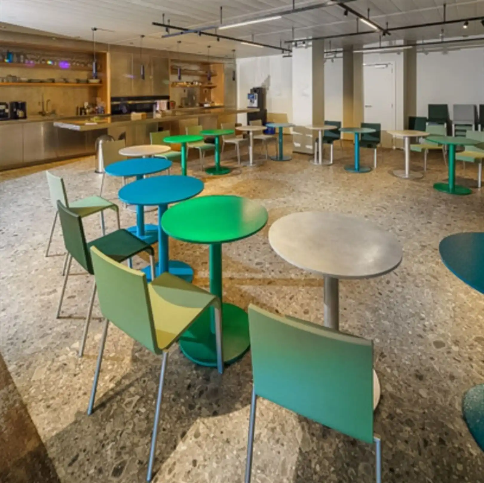 SPECTRUM : 4e verdiep 1.390m² en 268m² te huur foto 16